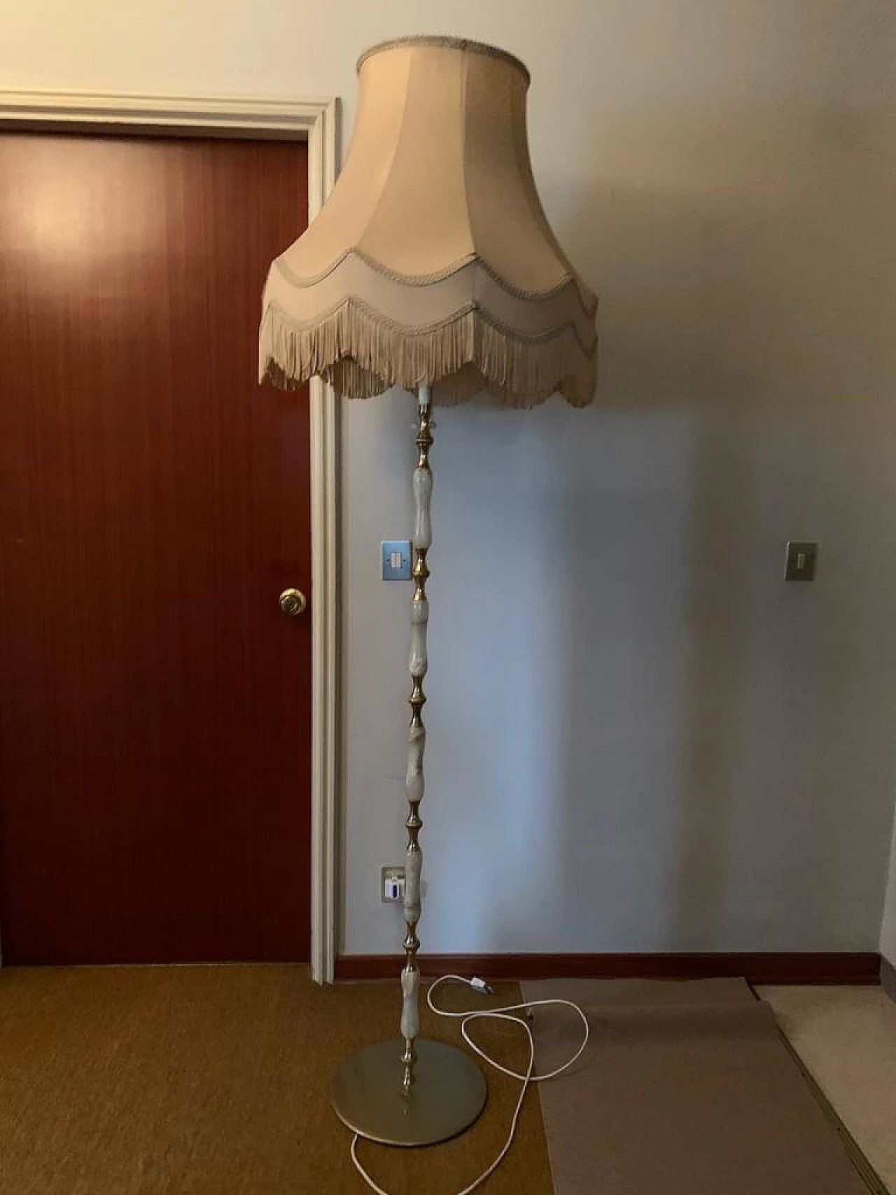 Lampada da terra in ottone e onice, anni '50 1340071