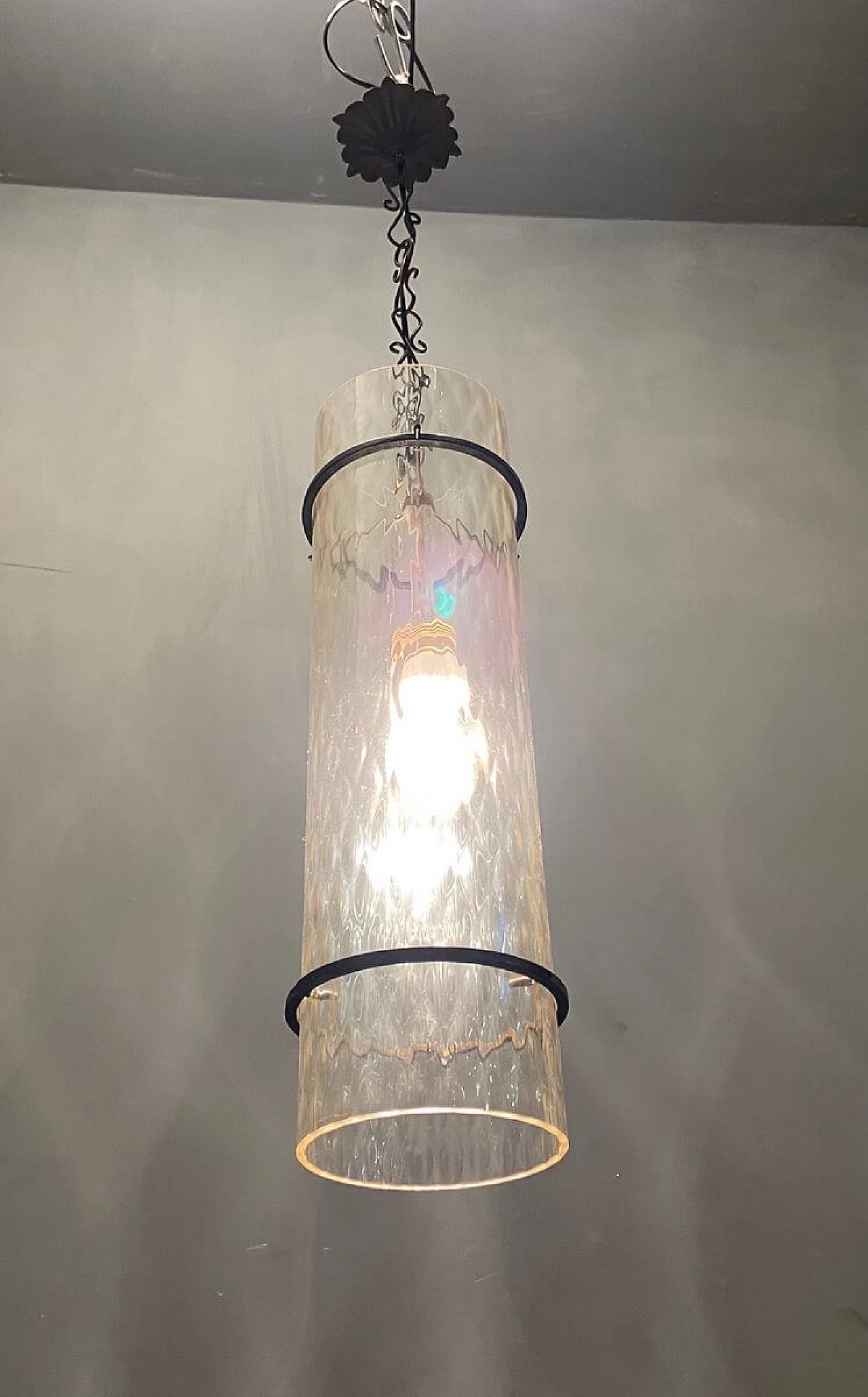 Lampadario da soffitto in ferro battuto e vetro di Murano, anni '50 1340318