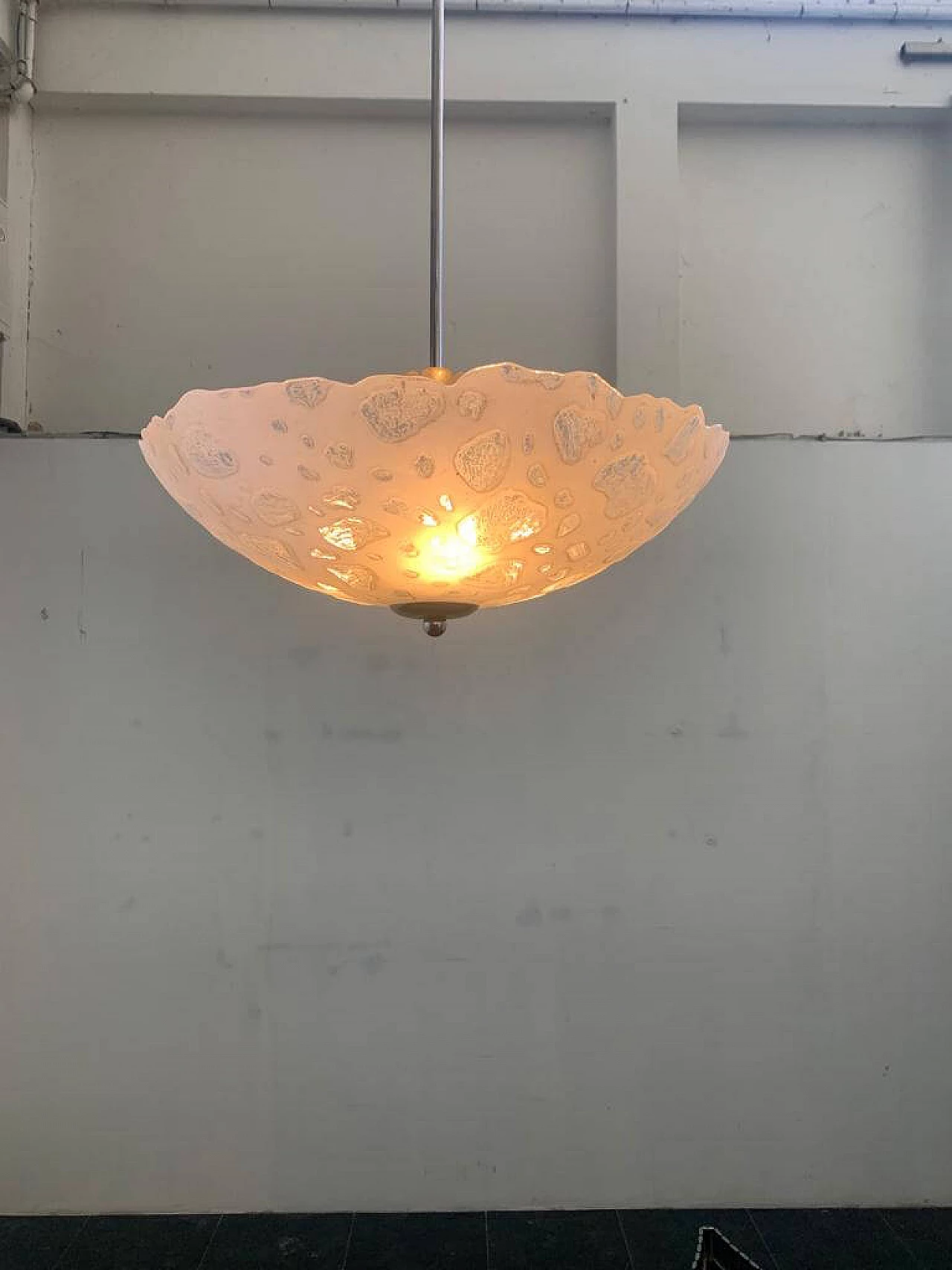 Lampadario in vetro satinato con bolle irregolari, anni '60 1340898