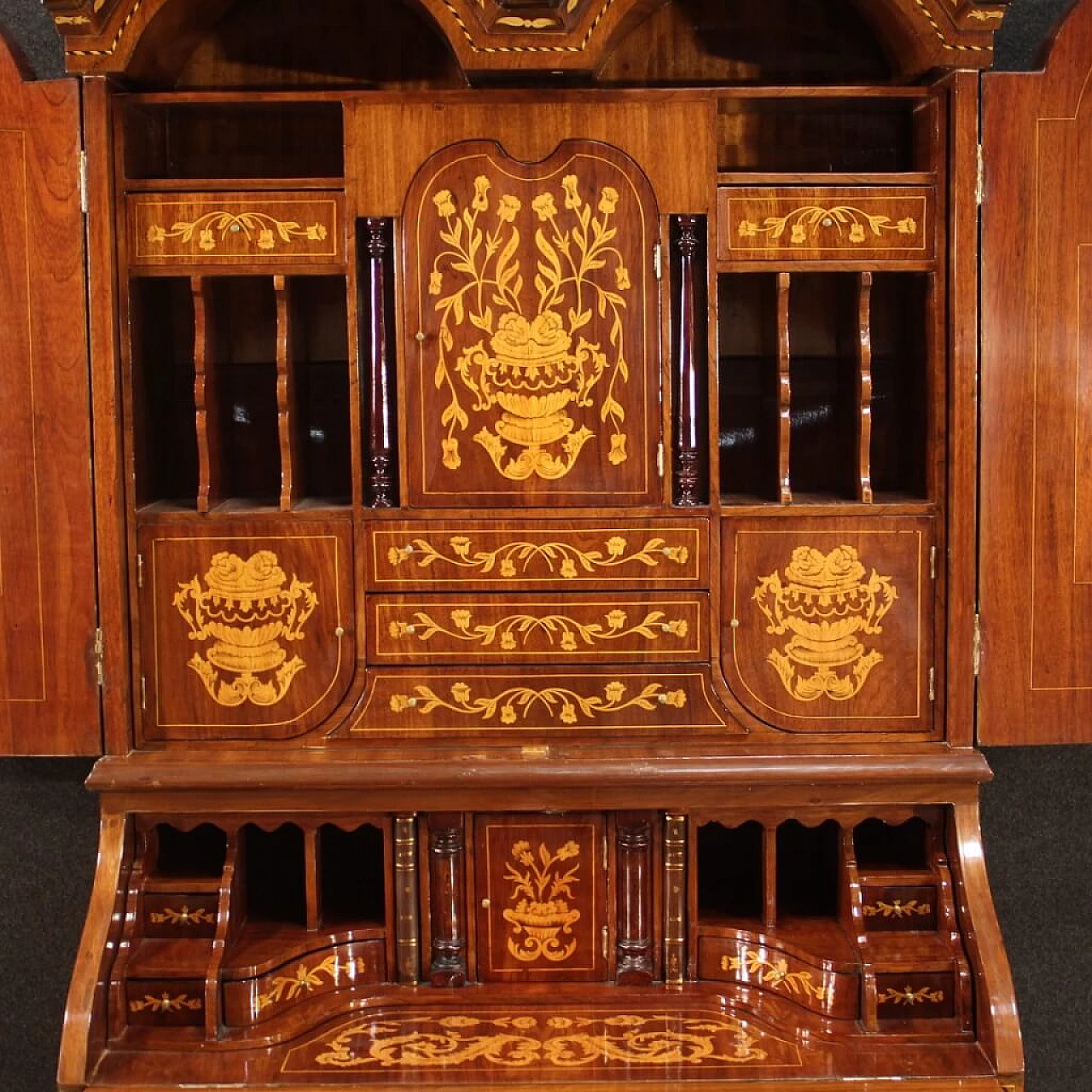 Trumeau olandese in legno intarsiato 1342152