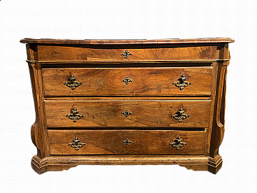 Tuscan chest of drawers in walnut, 18th century