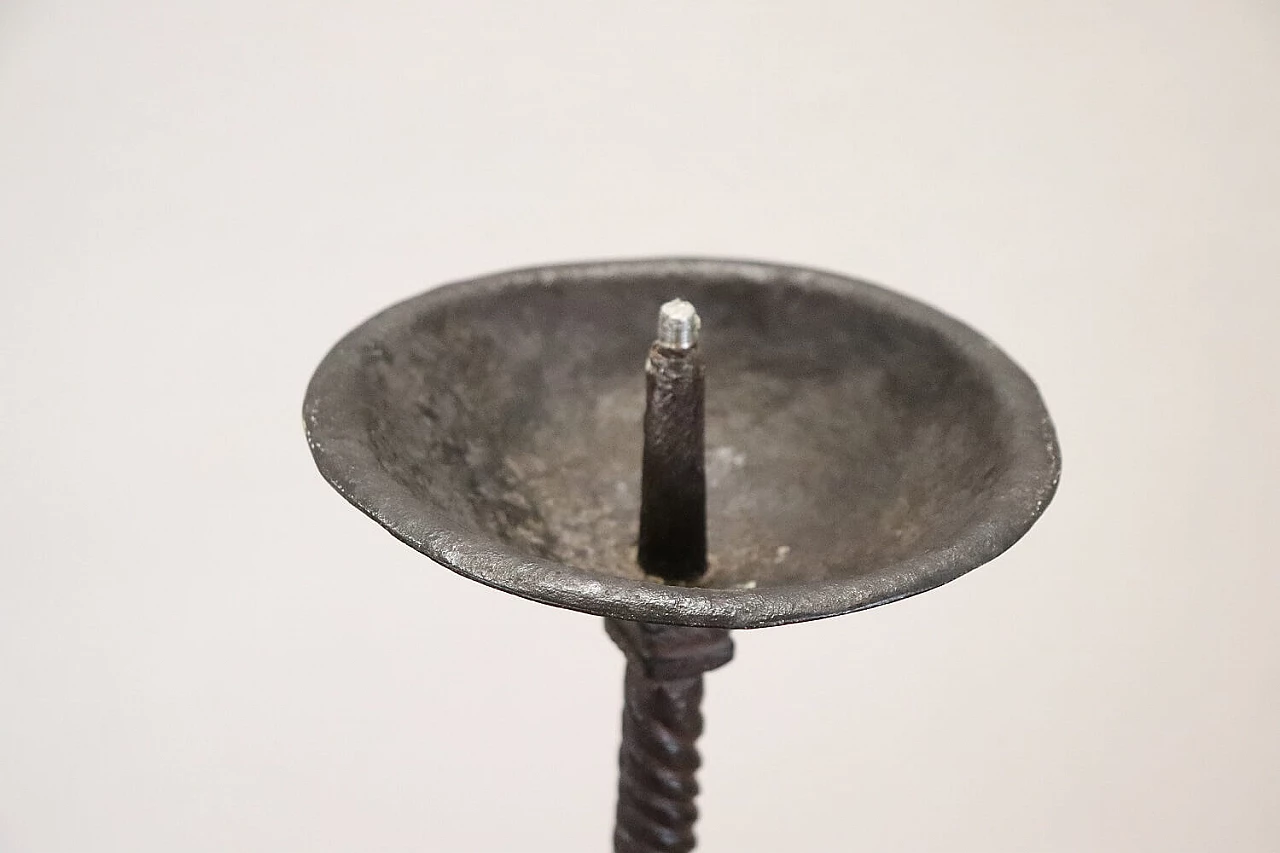 Candelabro da terra in ferro forgiato a mano, '600 1342215