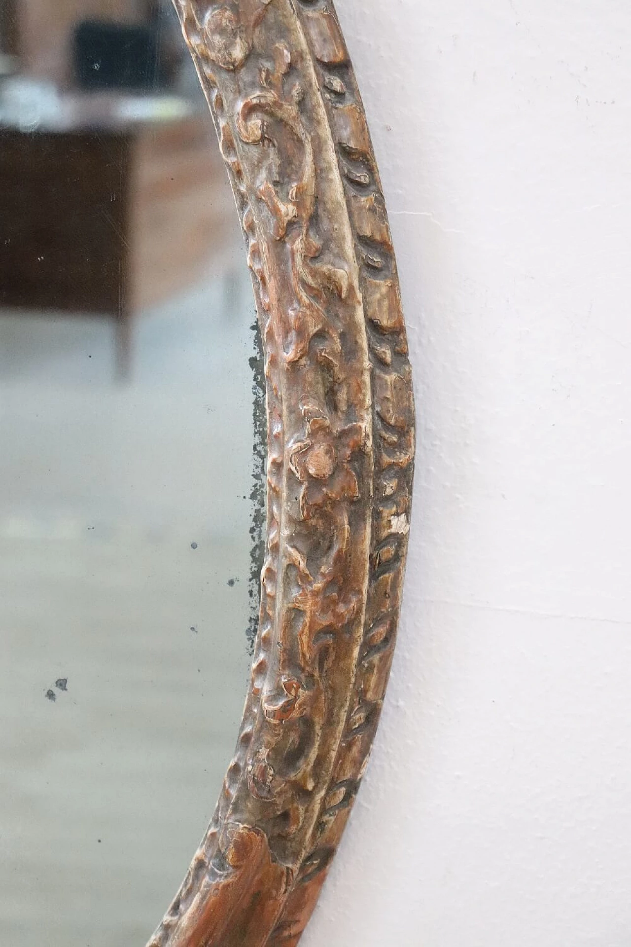 Oval mirror in carved wood, 17th century 1342235