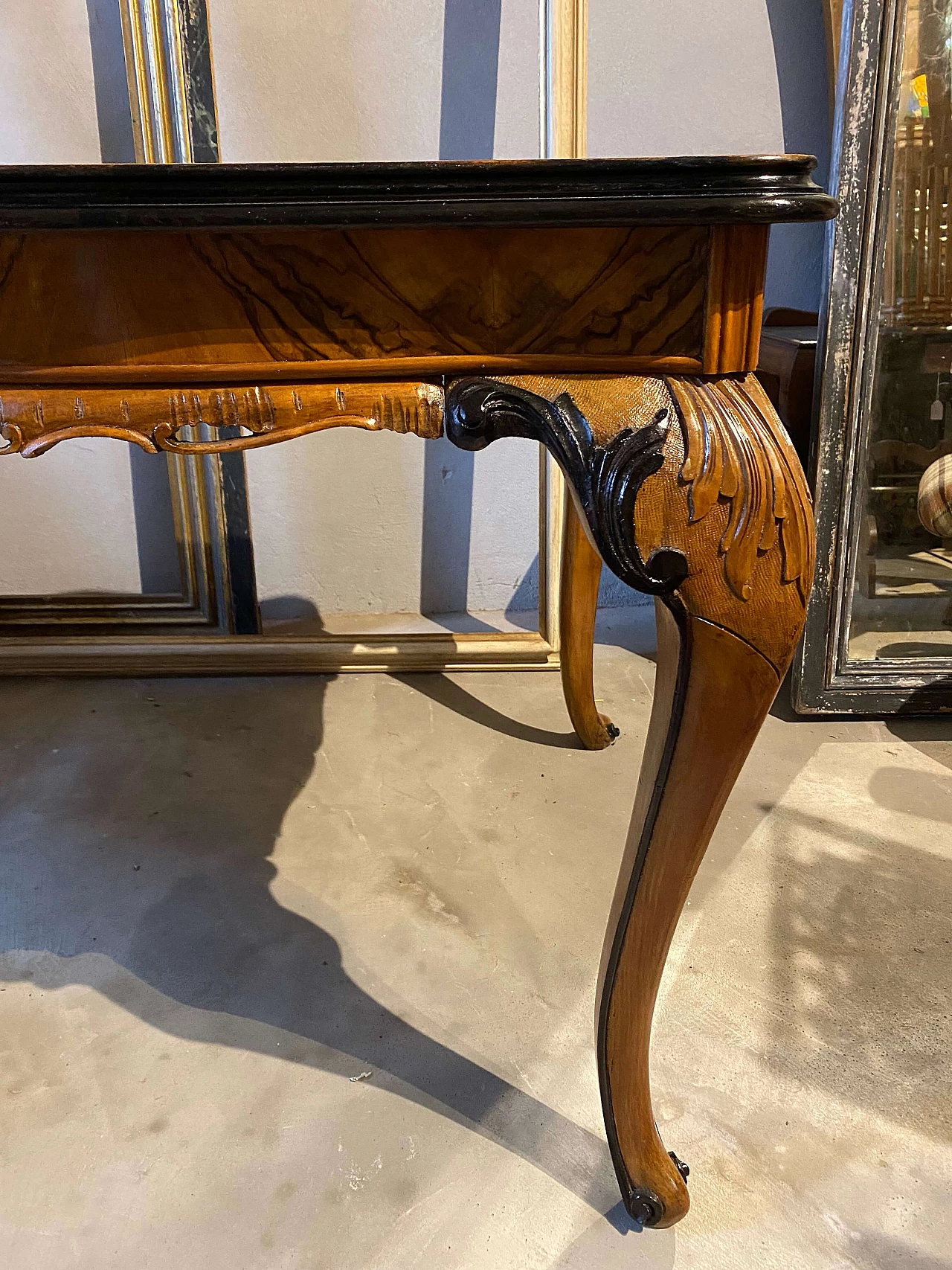 Chippendale table with walnut-root top, early 20th century 1342864