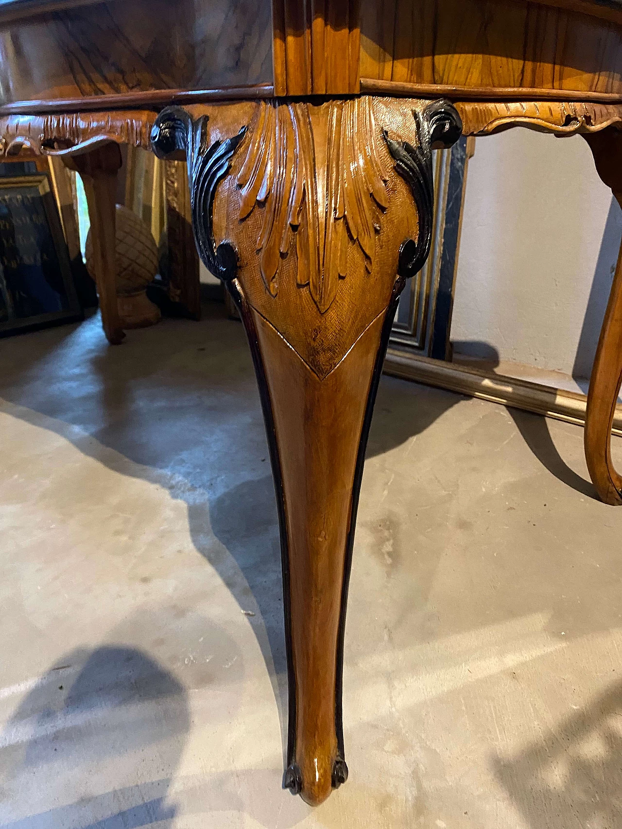 Chippendale table with walnut-root top, early 20th century 1342865