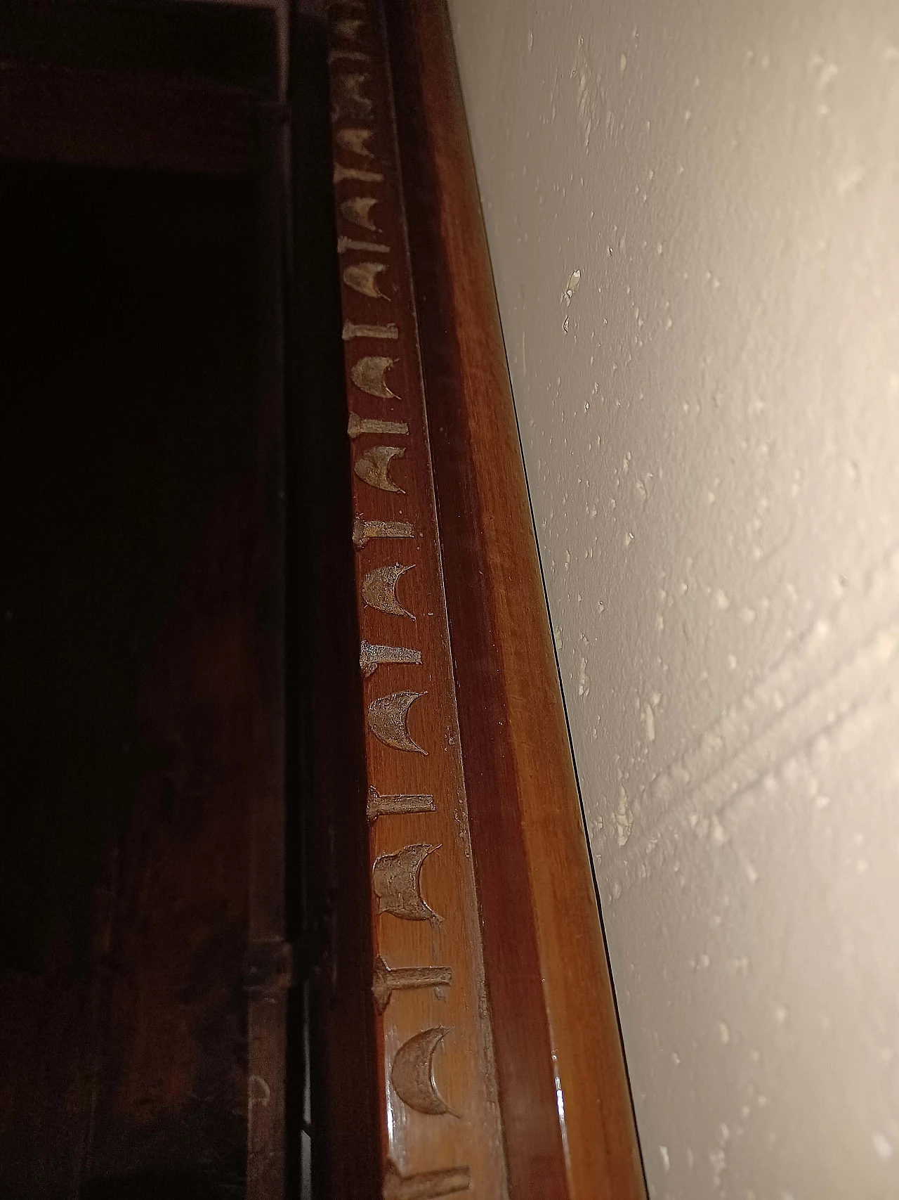 Walnut Mantuan chest, mid 18th century 1342878