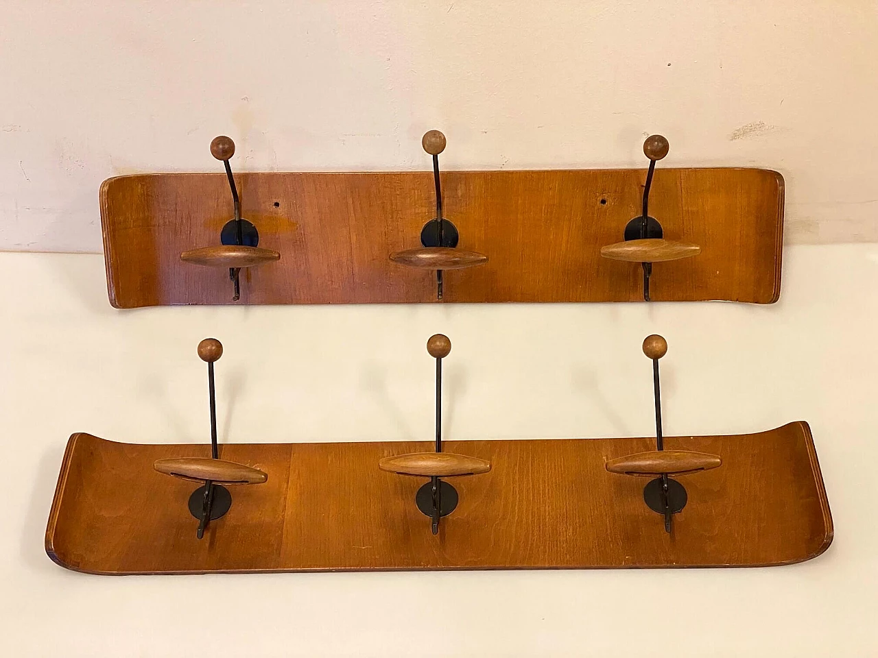 Pair of coat-hangers by Fratelli Reguitti, 1960s | intOndo