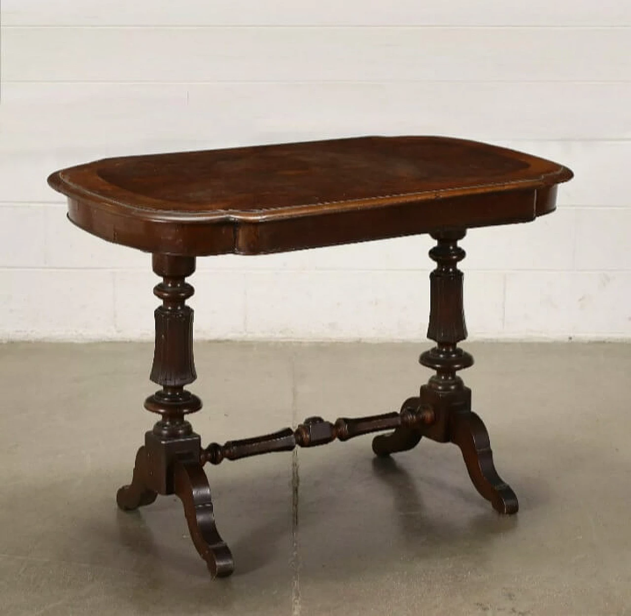 Small table with walnut-root top, 19th century 1343264
