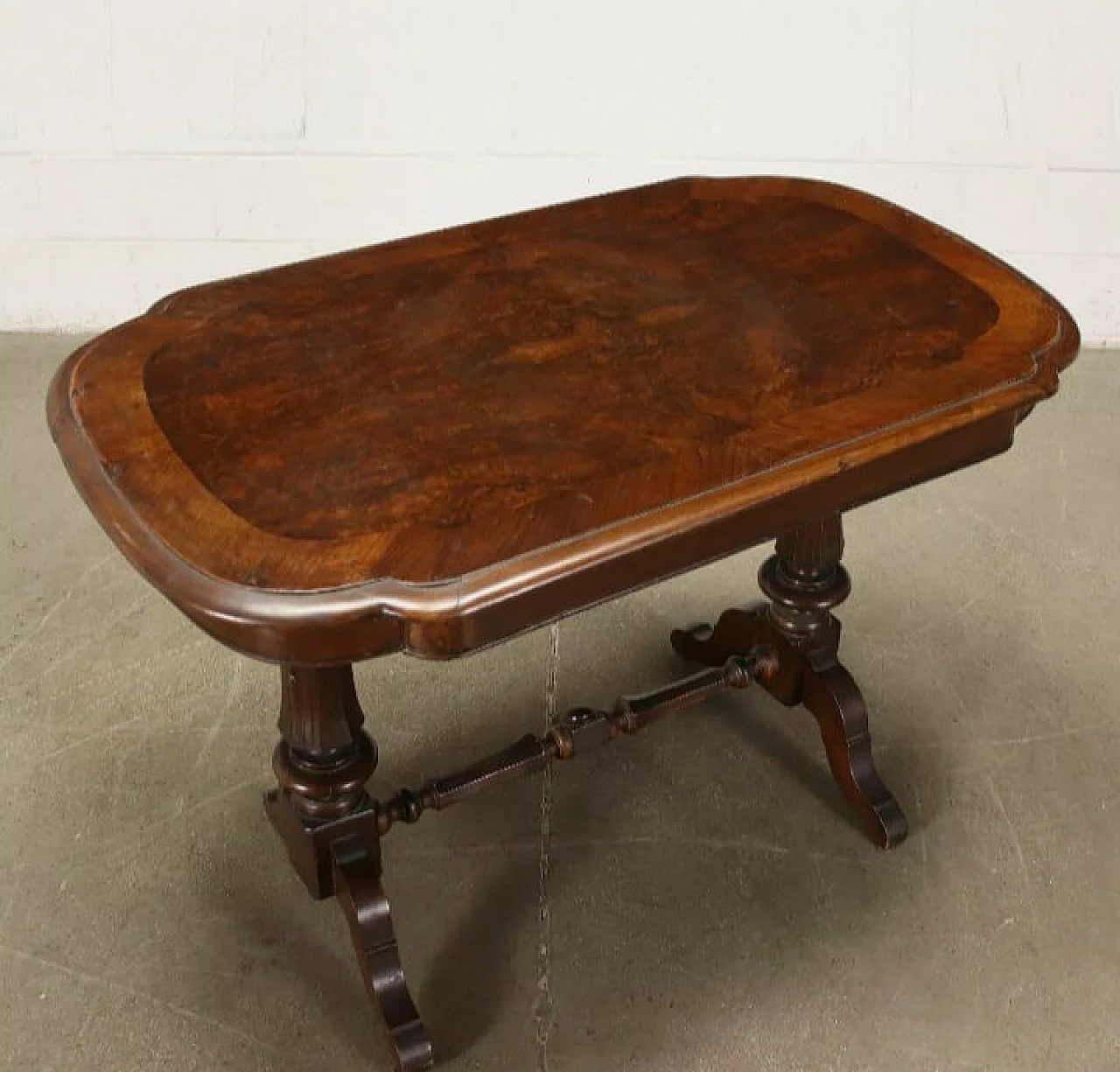 Small table with walnut-root top, 19th century 1343267