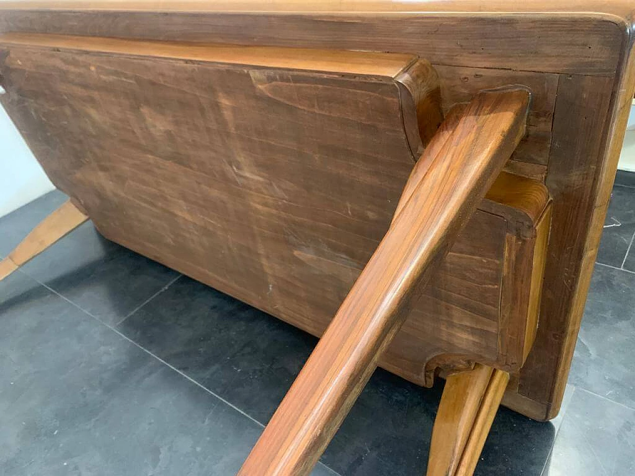 Tavolo in legno d'ulivo con piedi in ottone, anni '40 1344143