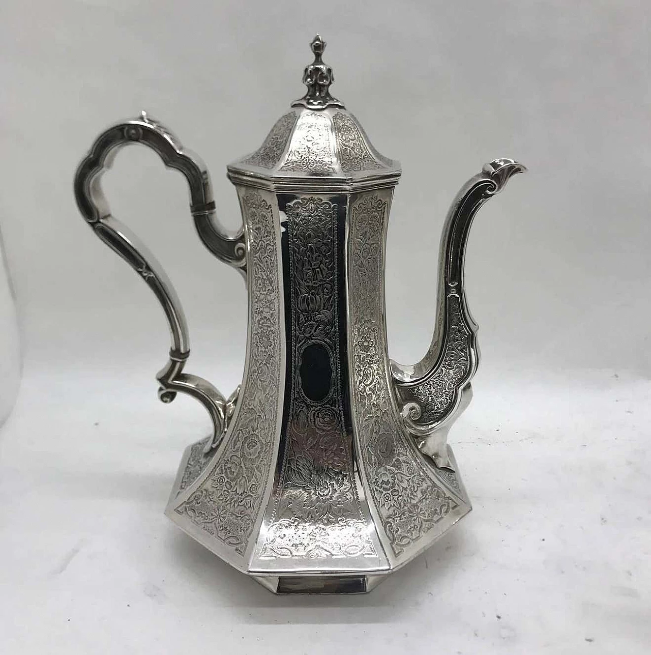 Art Nouveau tea service in engraved silver plated by Skinner & Co, 19th century 1344358