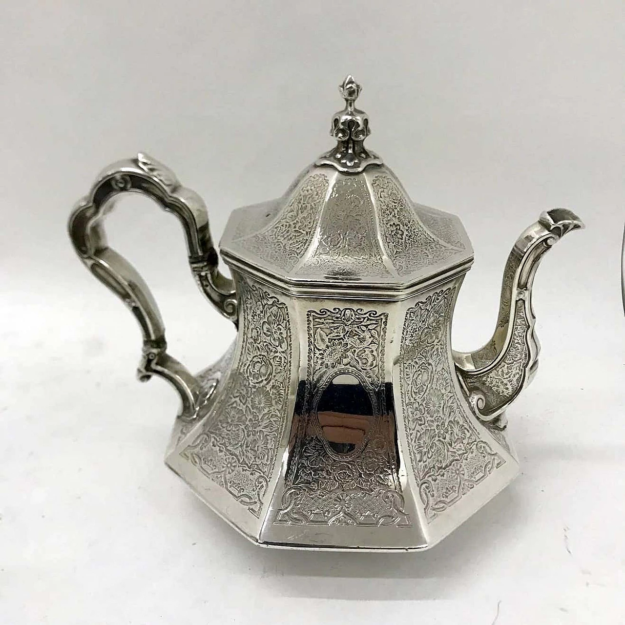 Art Nouveau tea service in engraved silver plated by Skinner & Co, 19th century 1344359