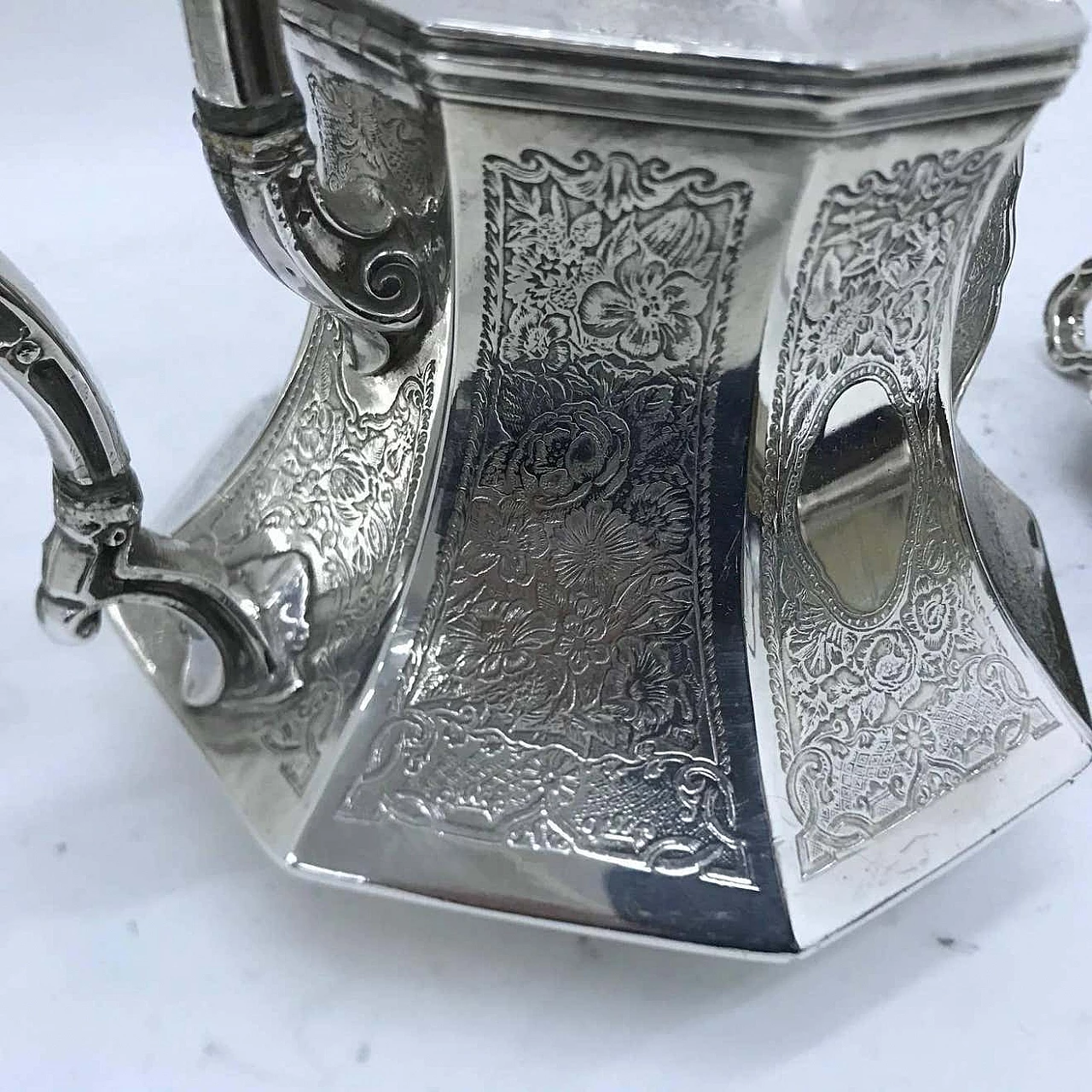 Art Nouveau tea service in engraved silver plated by Skinner & Co, 19th century 1344363