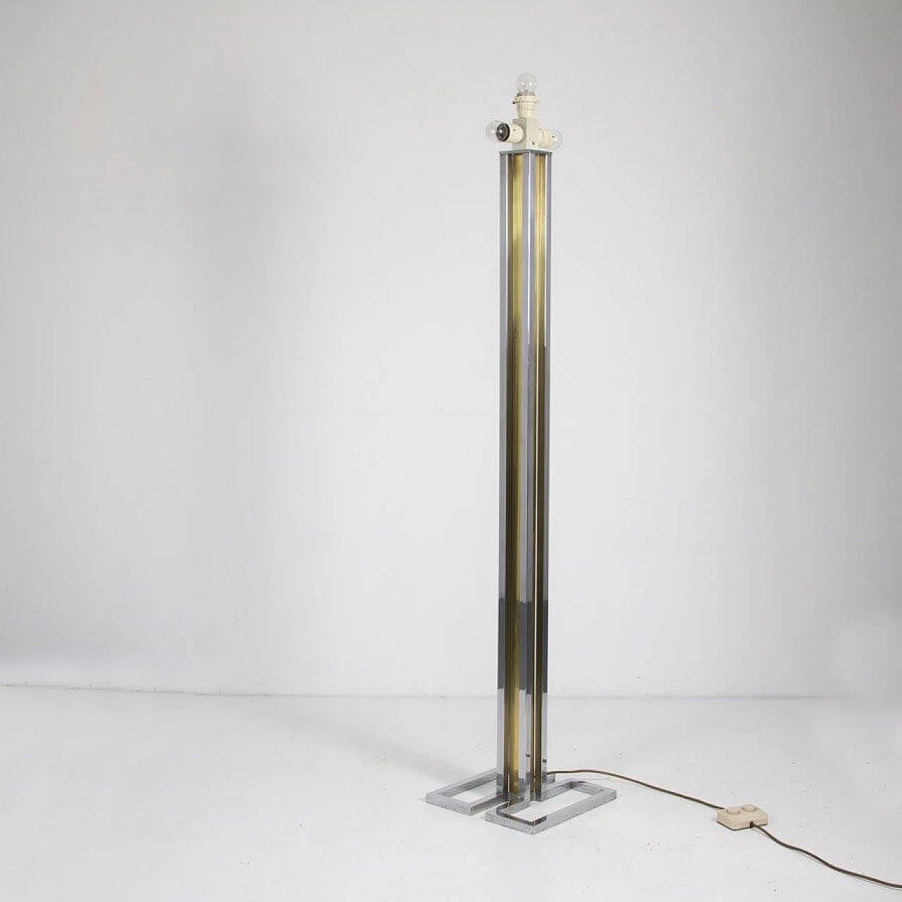 Floor lamp in chromed steel and polished brass by Romeo Rega, 70s 1346094