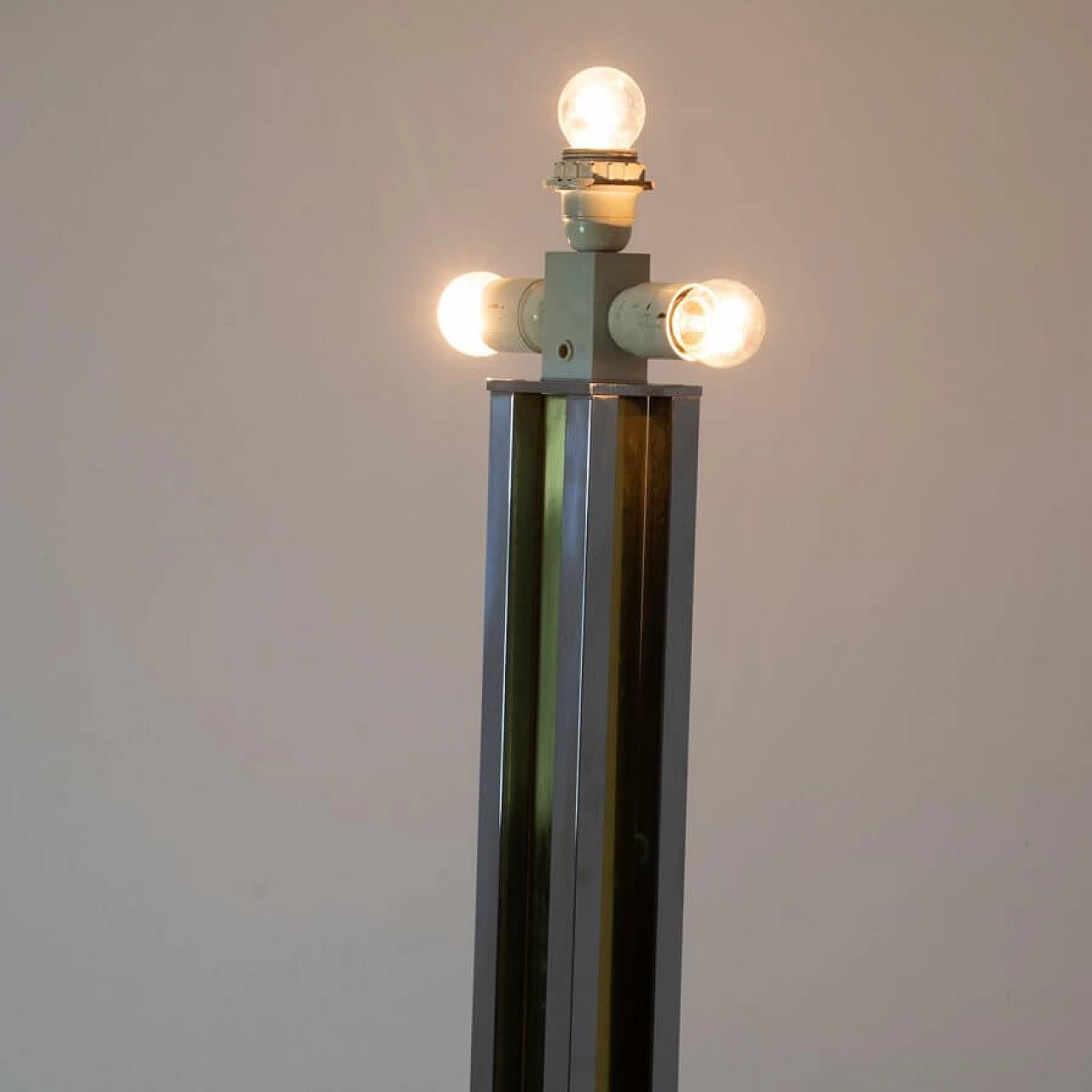 Floor lamp in chromed steel and polished brass by Romeo Rega, 70s 1346104