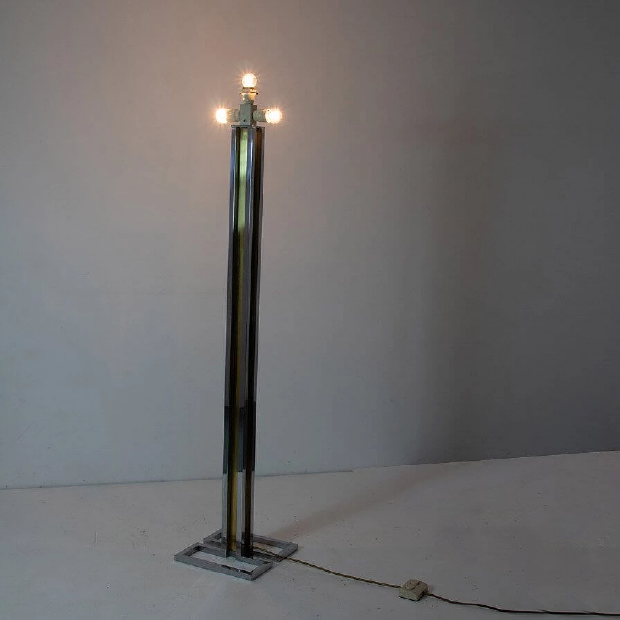 Floor lamp in chromed steel and polished brass by Romeo Rega, 70s 1346106