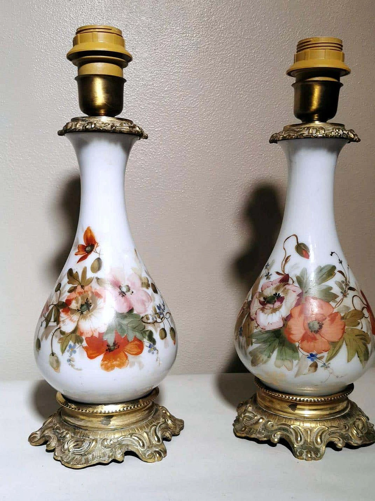Napoleon III style pair of oil lamps in hand painted opaline glass and gilded bronze, 20s 1346938