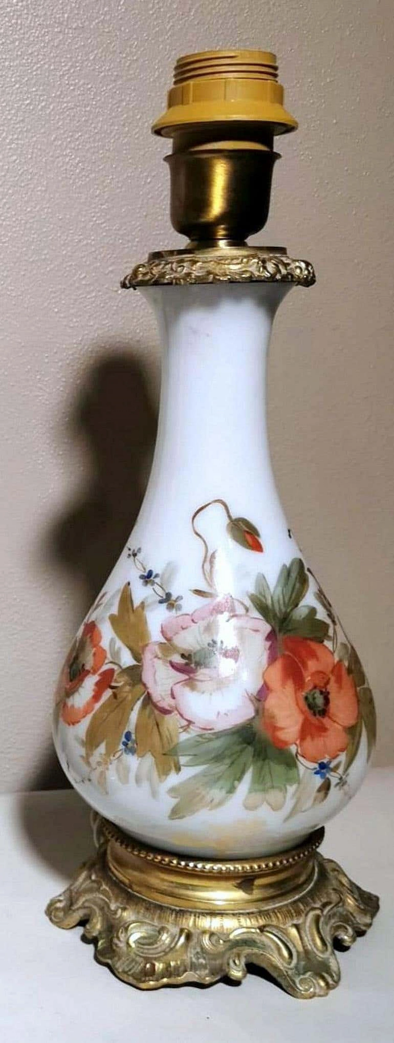 Coppia di lampade a olio in stile Napoleone III in vetro opalino dipinto a mano, anni '20 1346941