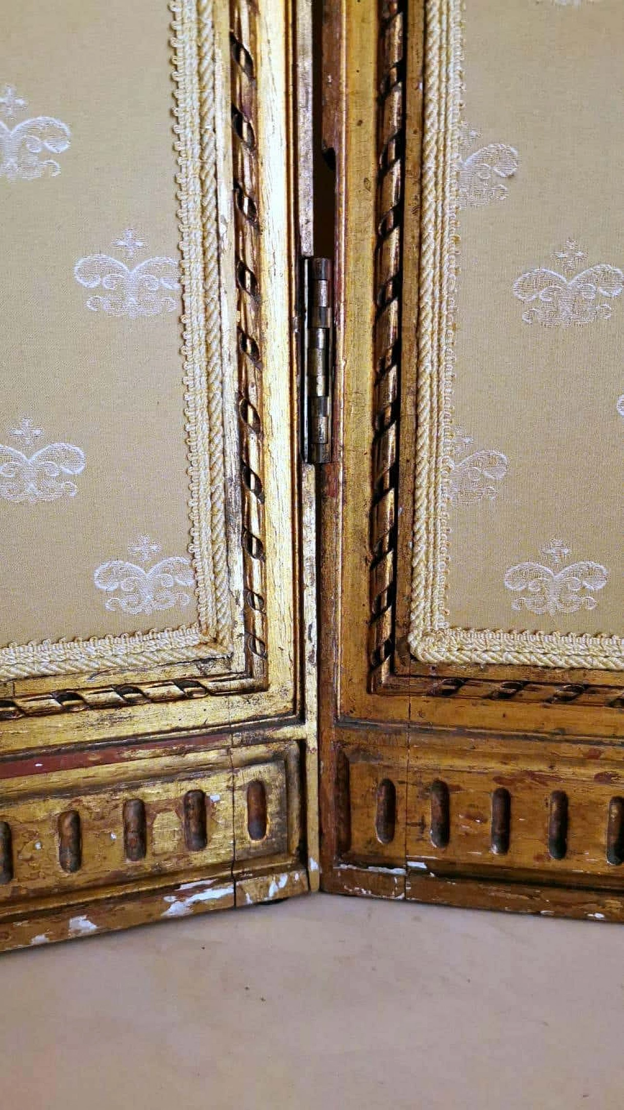Paravento in stile Luigi XVI in legno dorato con dipinti a olio e vetro smerigliato, anni '20 1347074