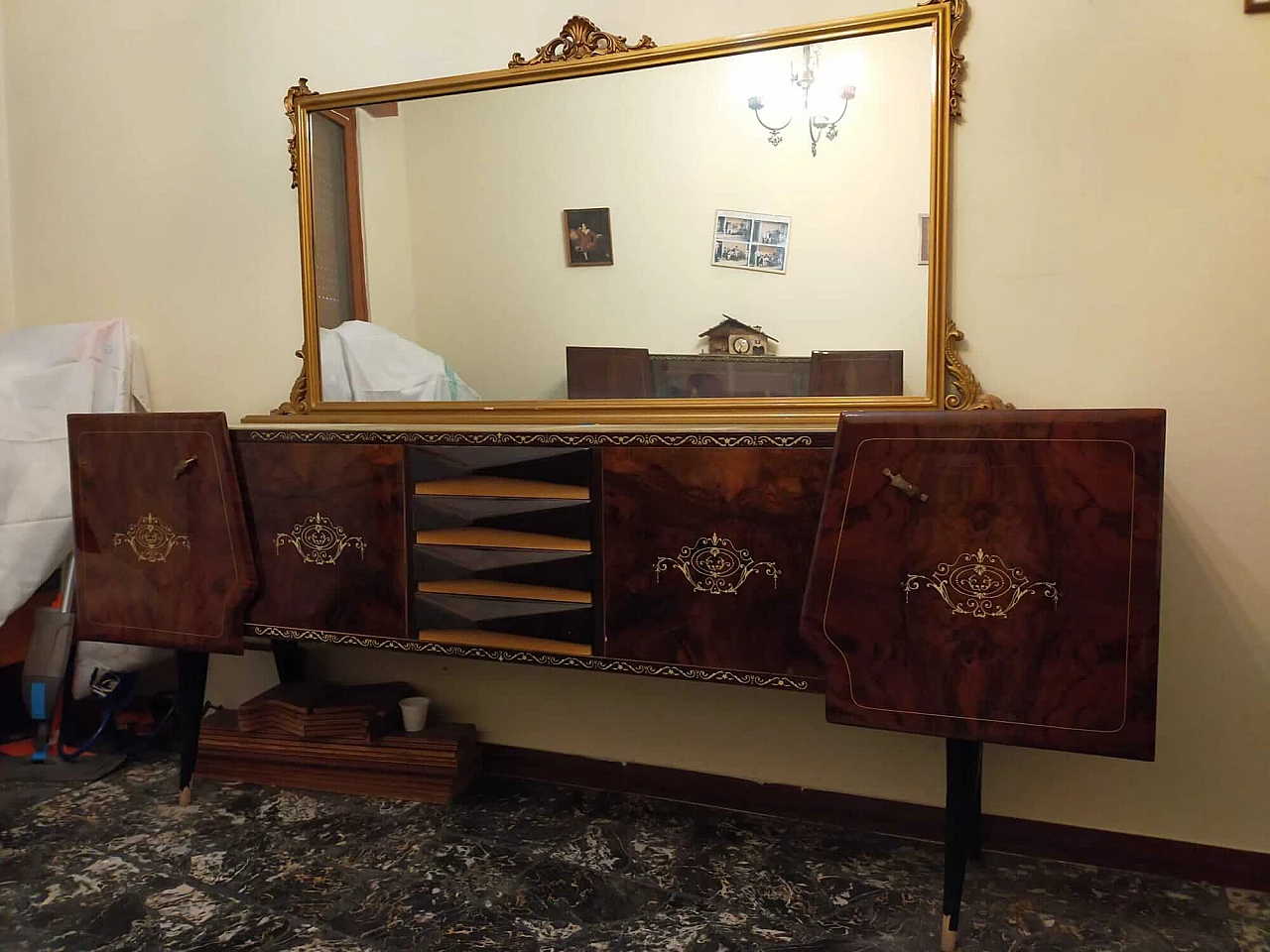 Room with 2 sideboards, 6 chairs and a table, 1950s 1348323