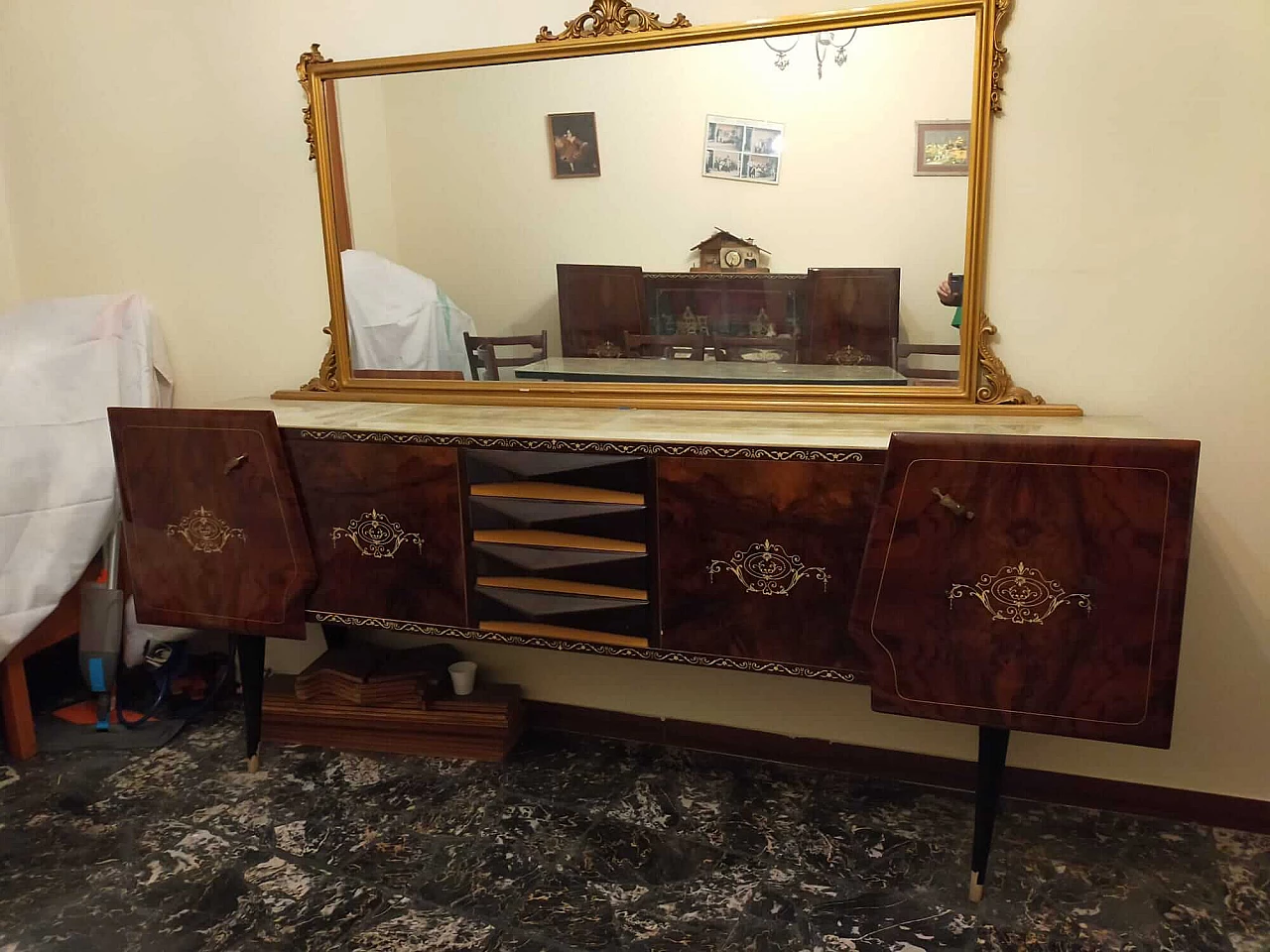 Room with 2 sideboards, 6 chairs and a table, 1950s 1348329