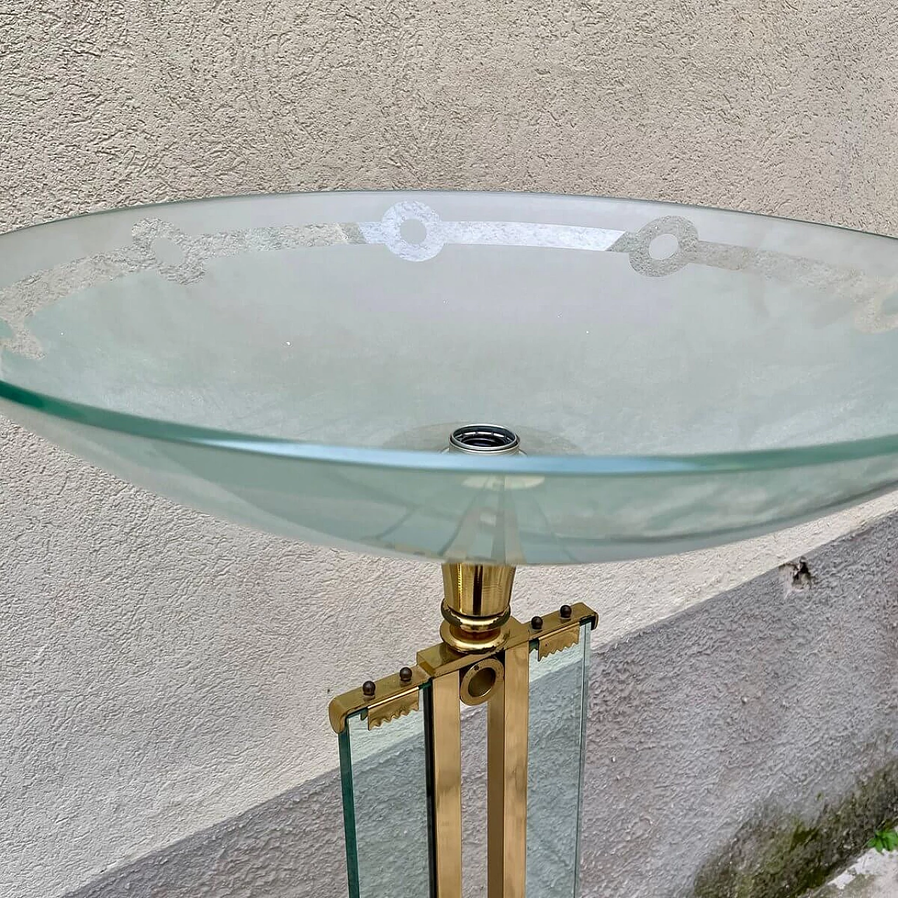 Lampada da terra nello stile di Fontana Arte in ottone e vetro, anni '60 1354117