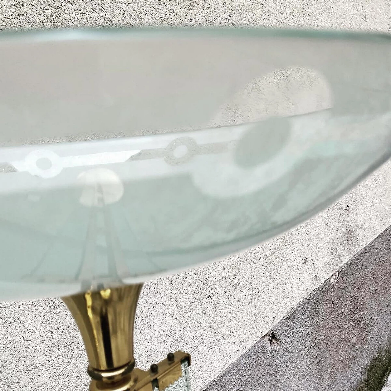Lampada da terra nello stile di Fontana Arte in ottone e vetro, anni '60 1354121