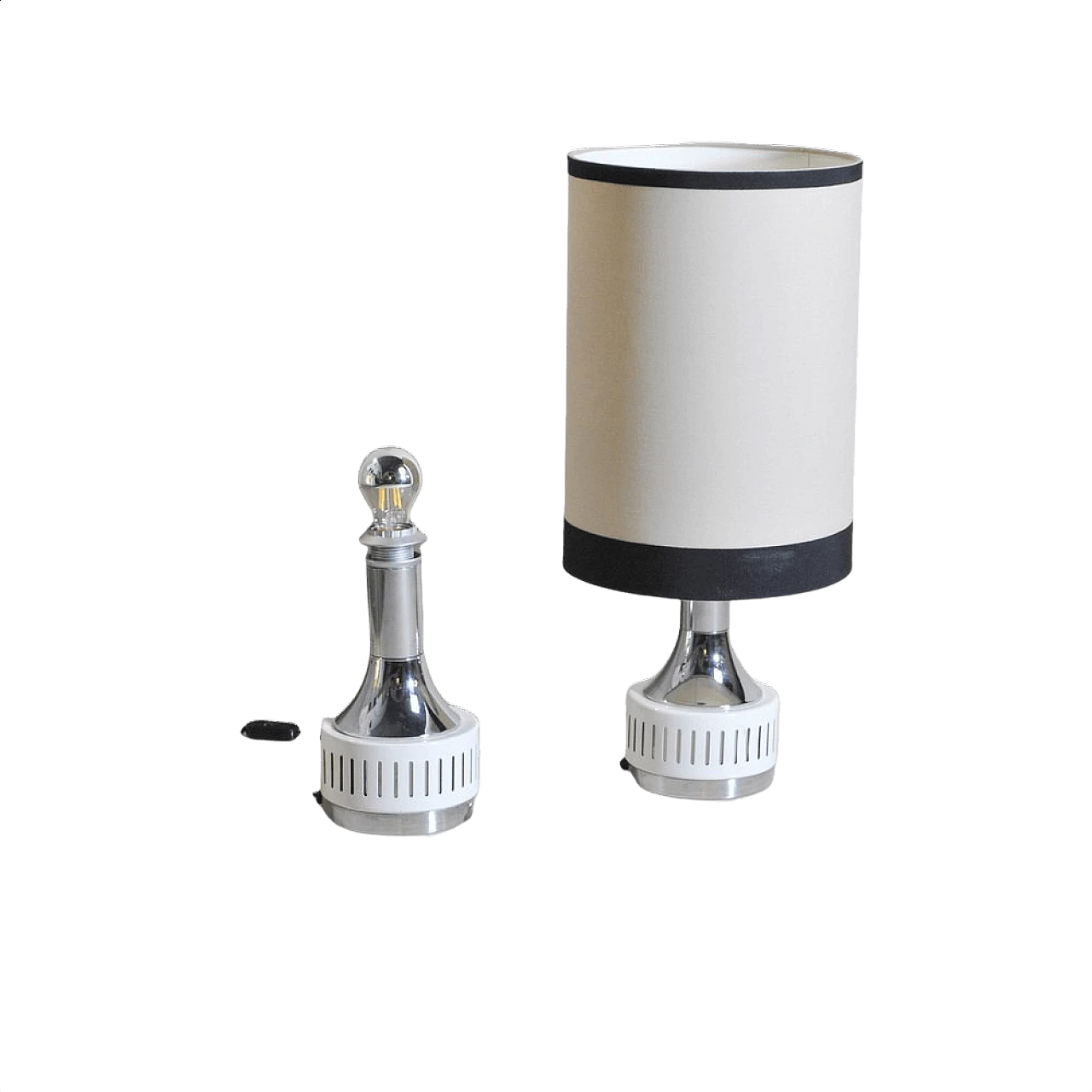 Coppia di lampade da tavolo in acciaio, anni '60 1354181