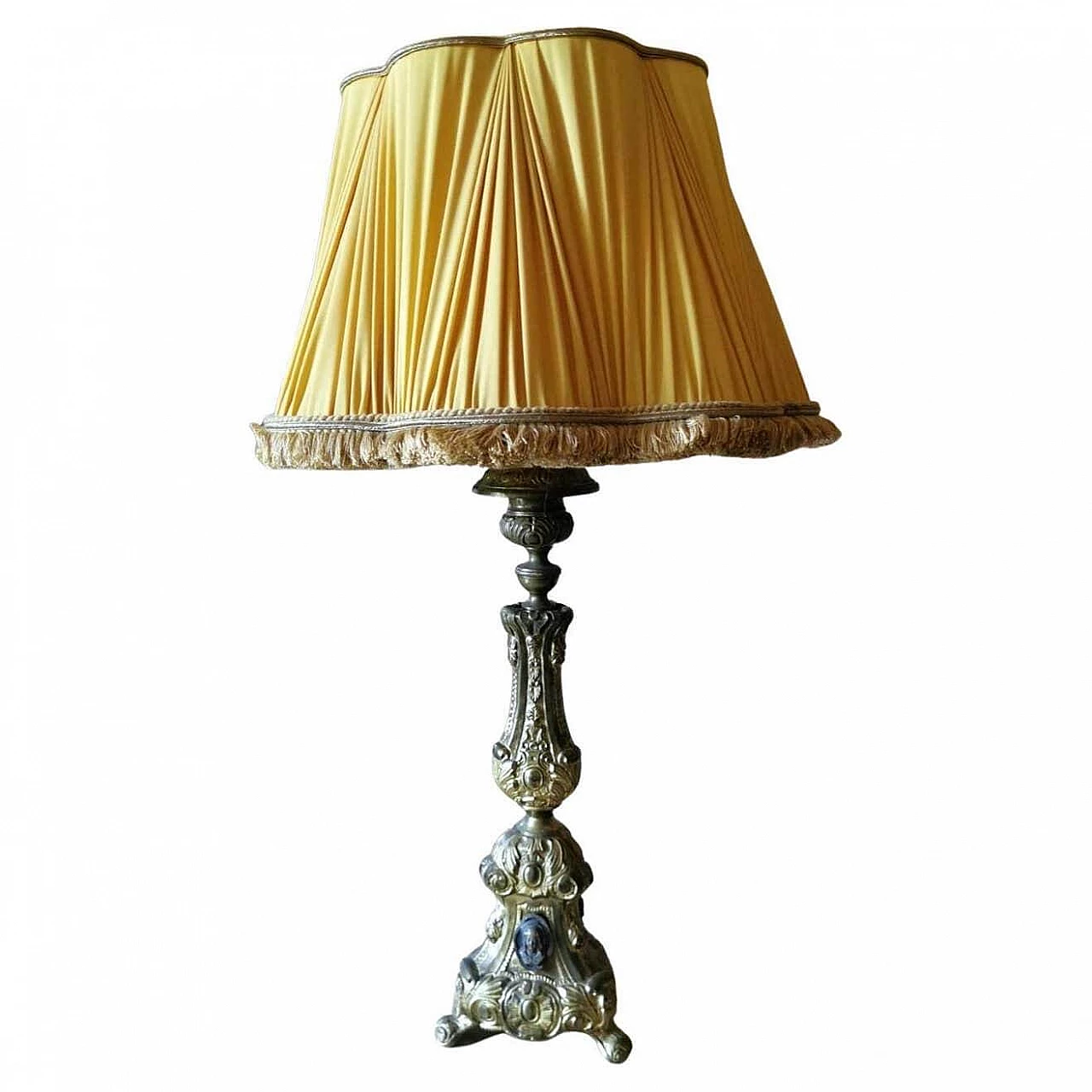 Rococo style table lamp in chiseled brass with pongé fabric lampshade, 19th century 1355266