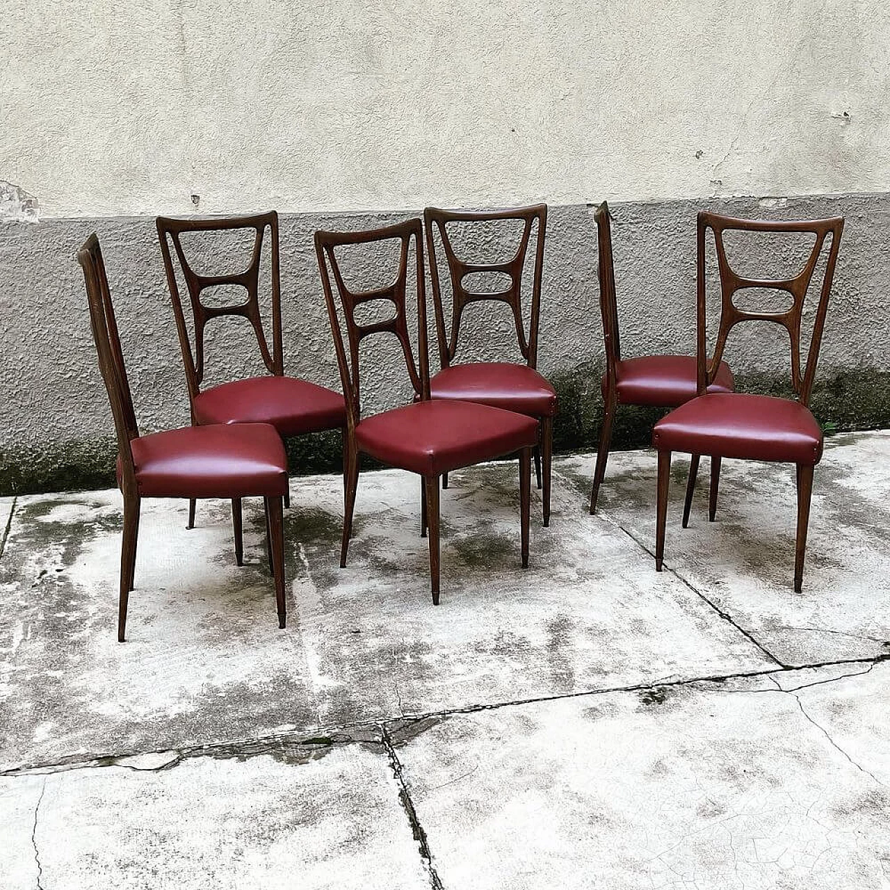 6 Dining chairs in walnut and leatherette with brass tips, 50s 1355381