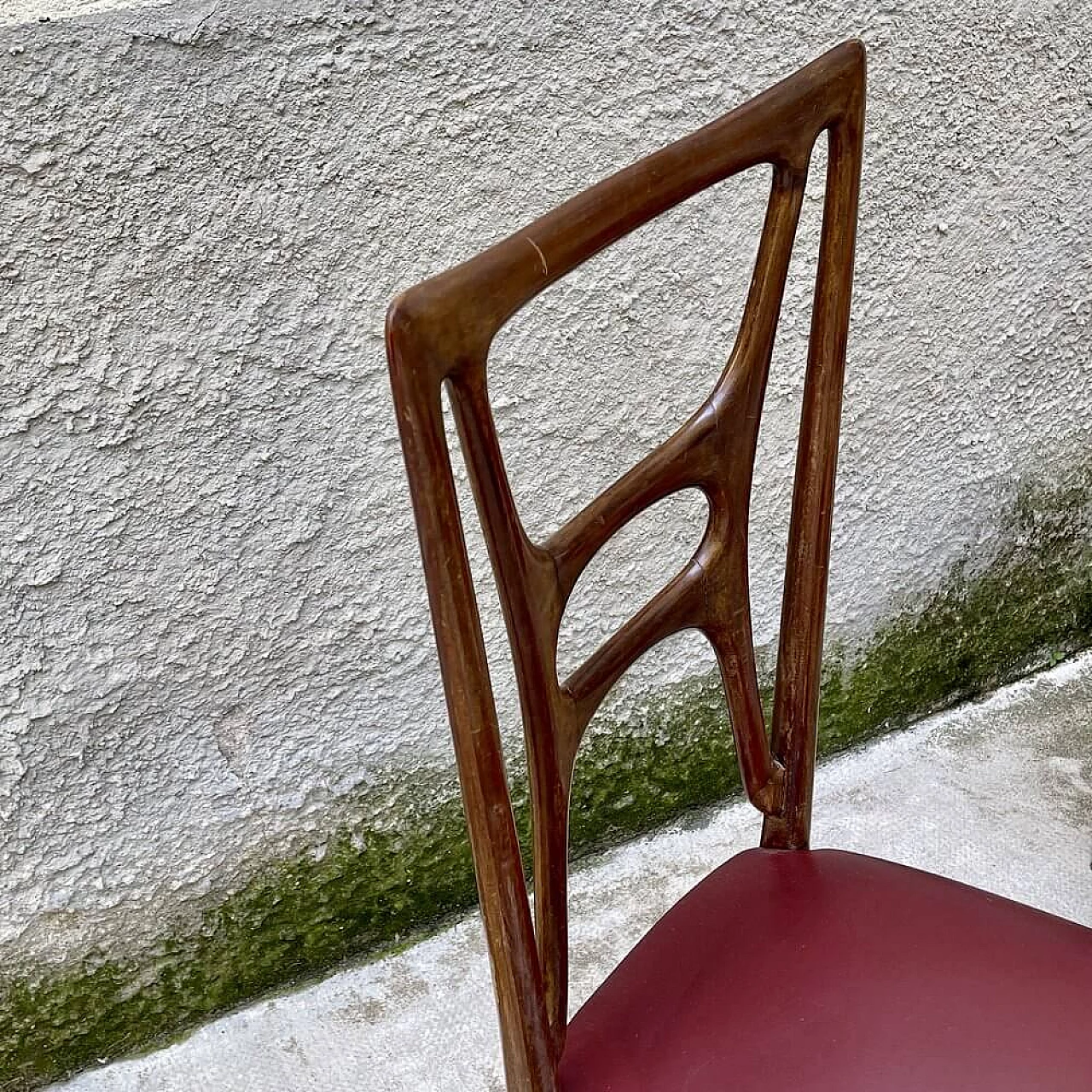 6 Dining chairs in walnut and leatherette with brass tips, 50s 1355384