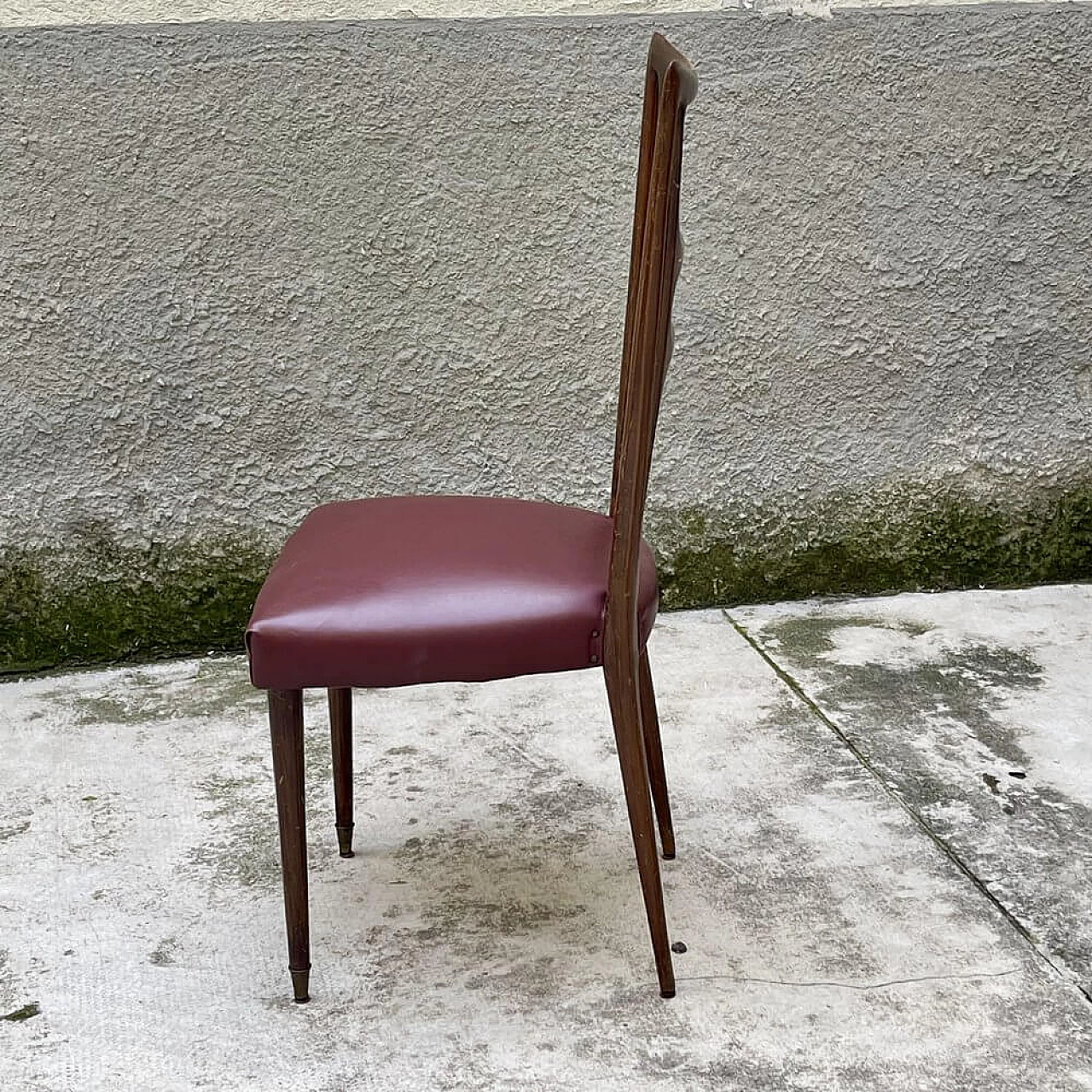 6 Dining chairs in walnut and leatherette with brass tips, 50s 1355385