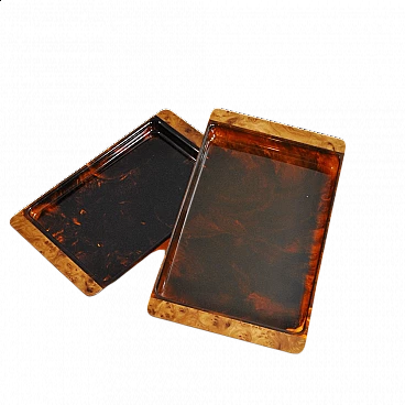 Pair of trays in plexiglass tortoiseshell effect with briarwood handles, 70s