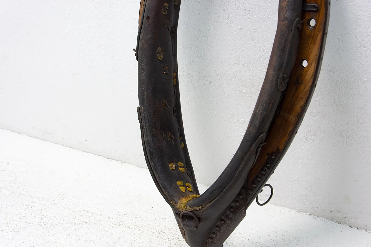 Collare da cavallo per finimenti in legno e pelle, anni '30 1356329