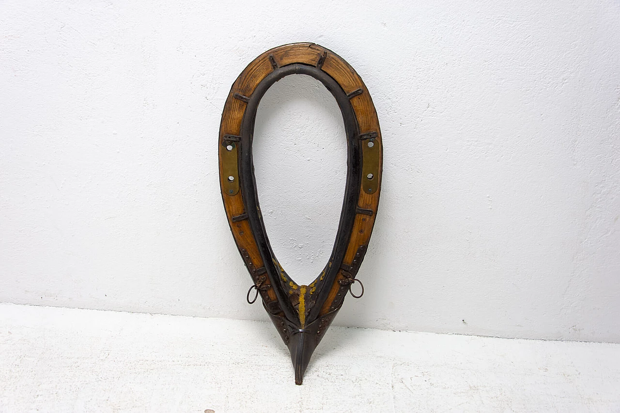Horse harness collar in wood and leather, 1930s 1356330