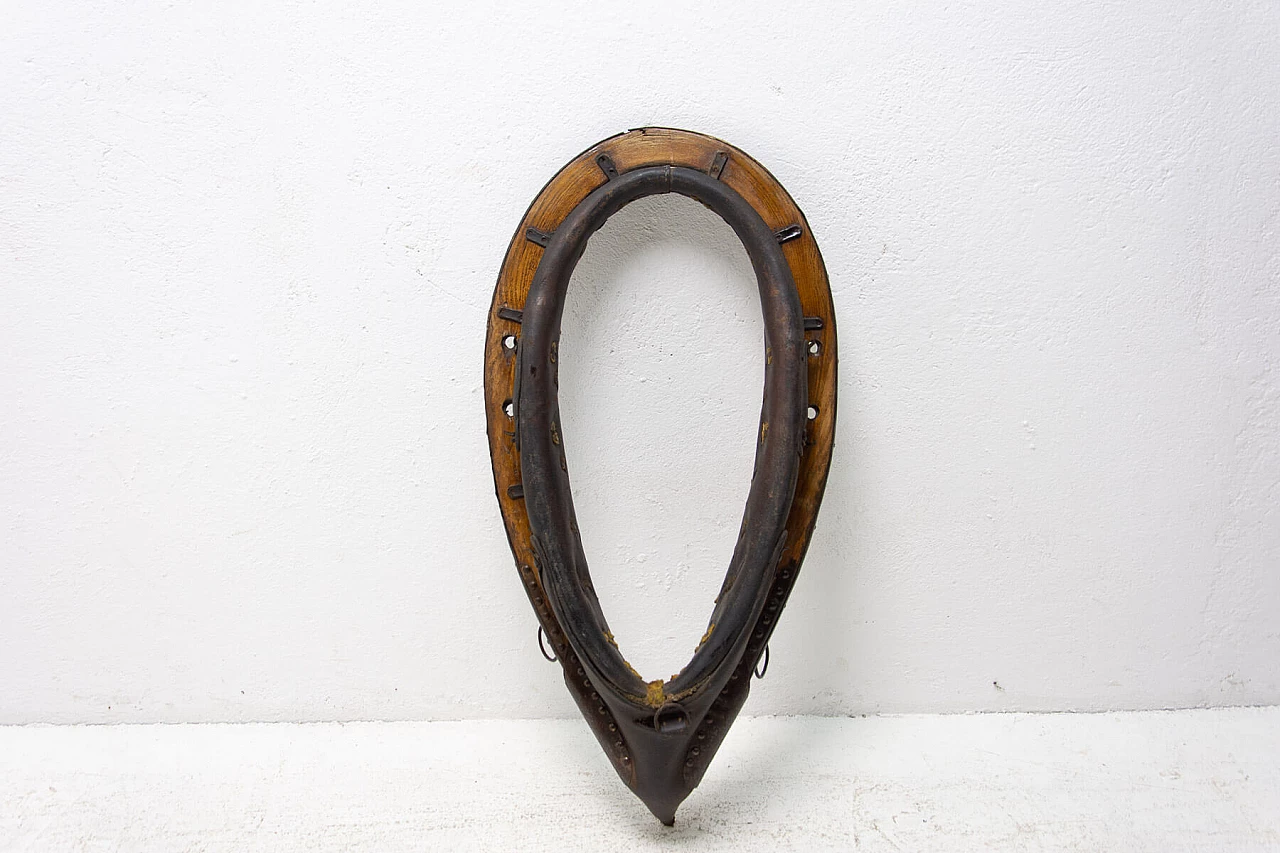 Horse harness collar in wood and leather, 1930s 1356333