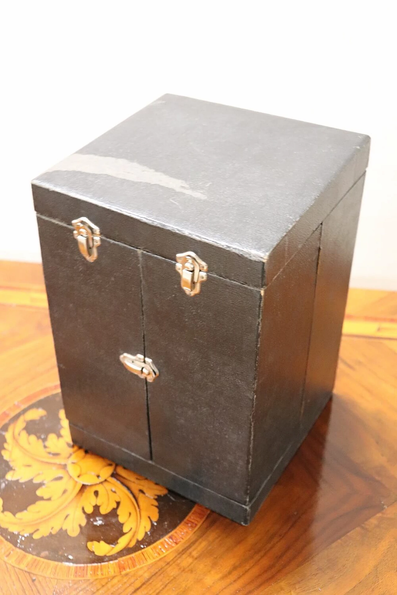 Calice in argento 800 cesellato, anni '30 1356692