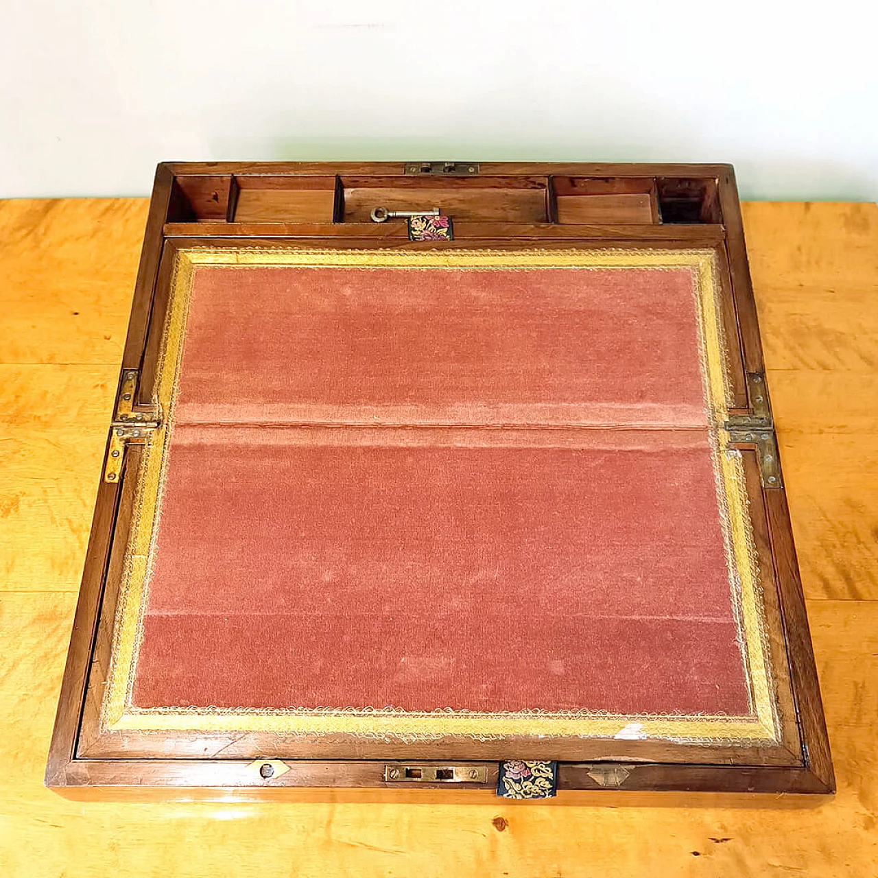 Scrittoio vittoriano da viaggio in noce, '800 1356927