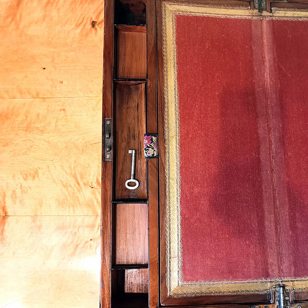 Scrittoio vittoriano da viaggio in noce, '800 1356929