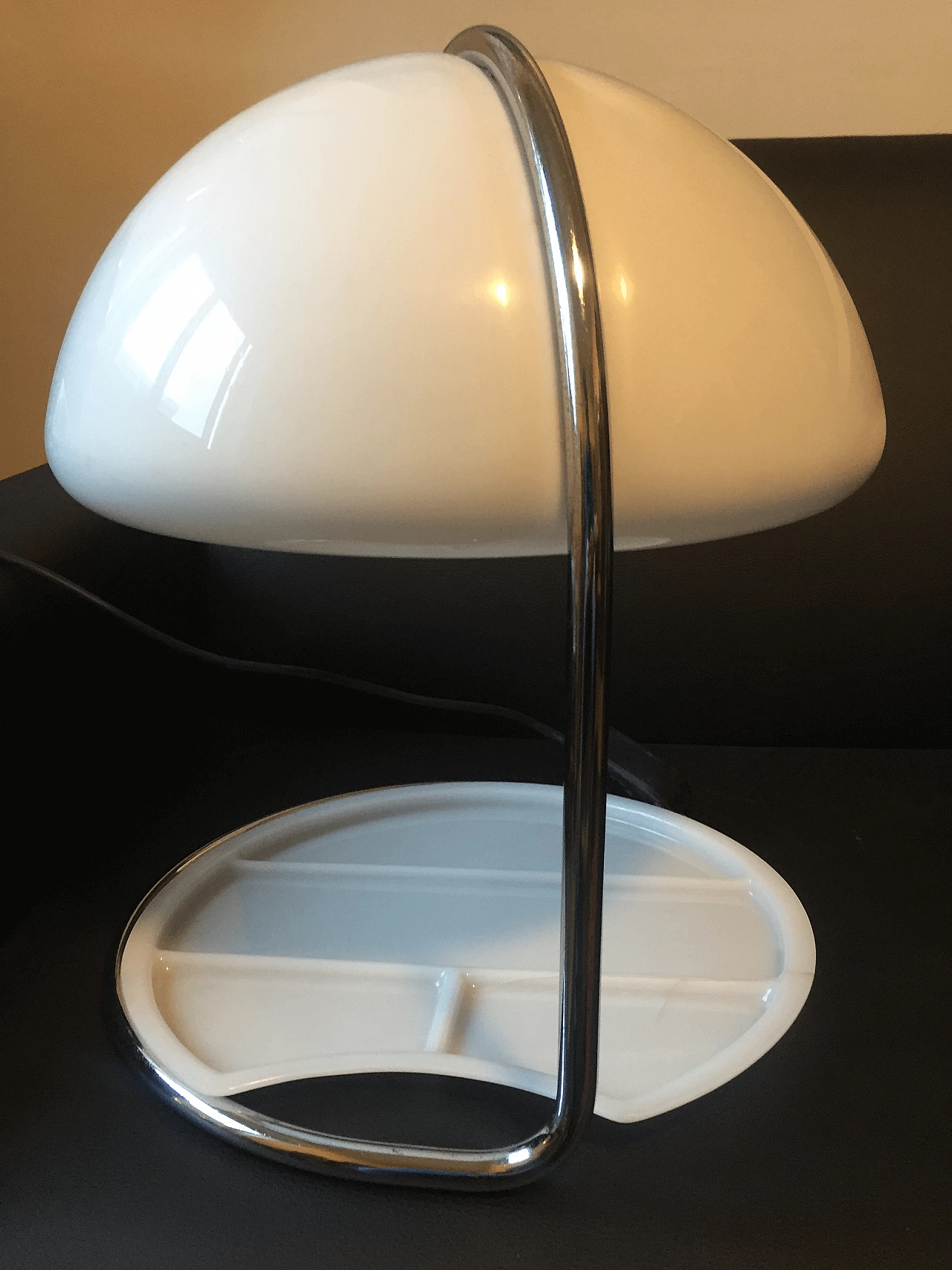 Conchiglia table lamp in chromed metal and methacrylate by Buttura & Massoni for Guzzini, 60s 1357177