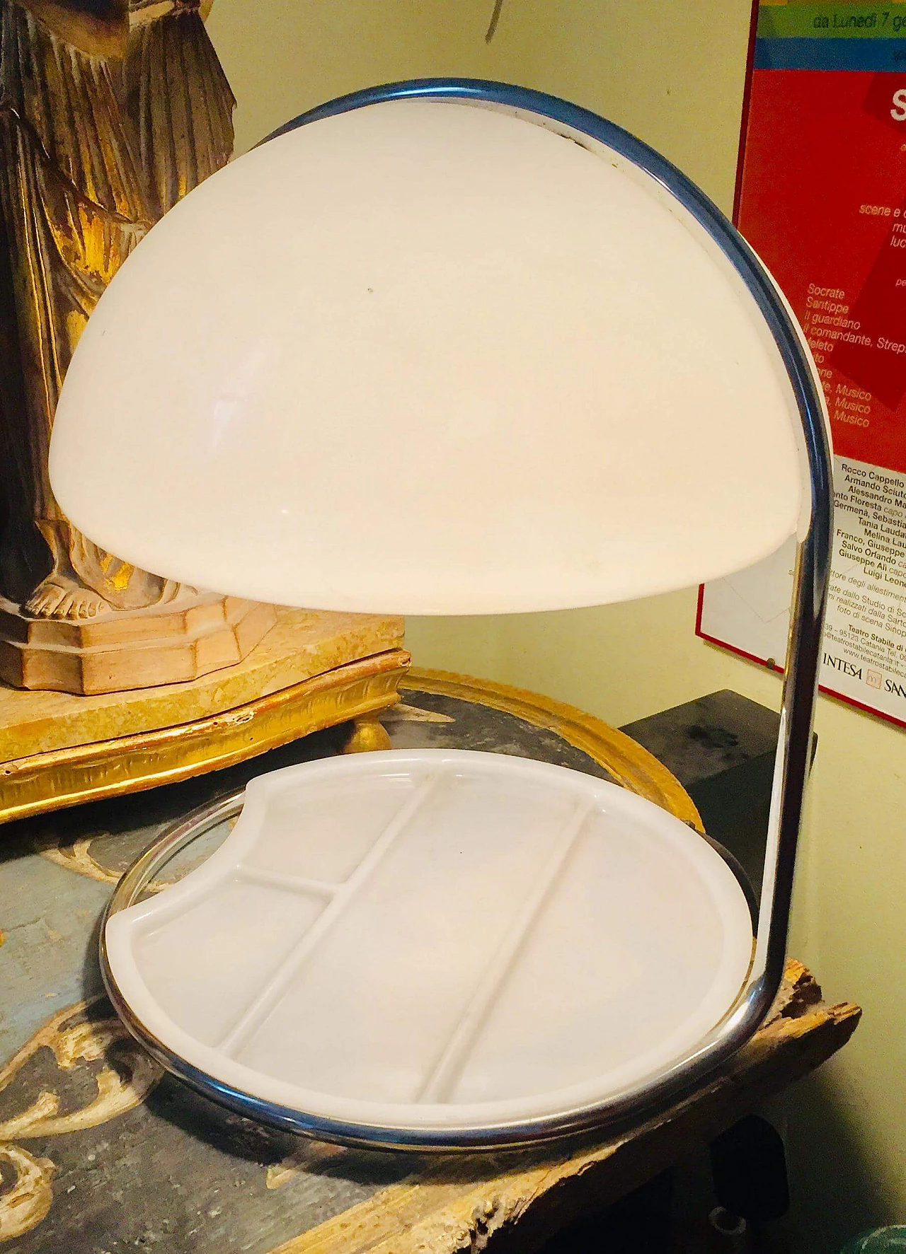 Lampada da tavolo Conchiglia in metallo cromato e metacrilato di Buttura & Massoni per Guzzini, anni '60 1357184