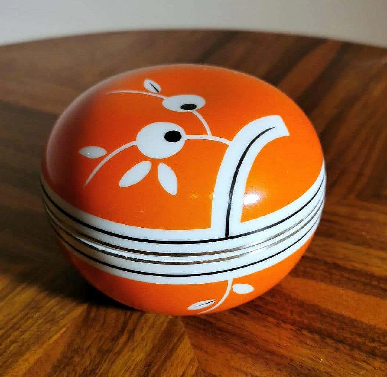 Round box in orange and white porcelain, 40s 1357293
