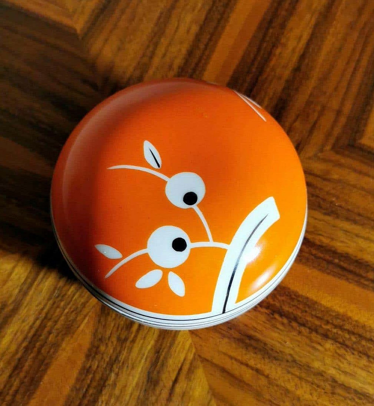 Round box in orange and white porcelain, 40s 1357296