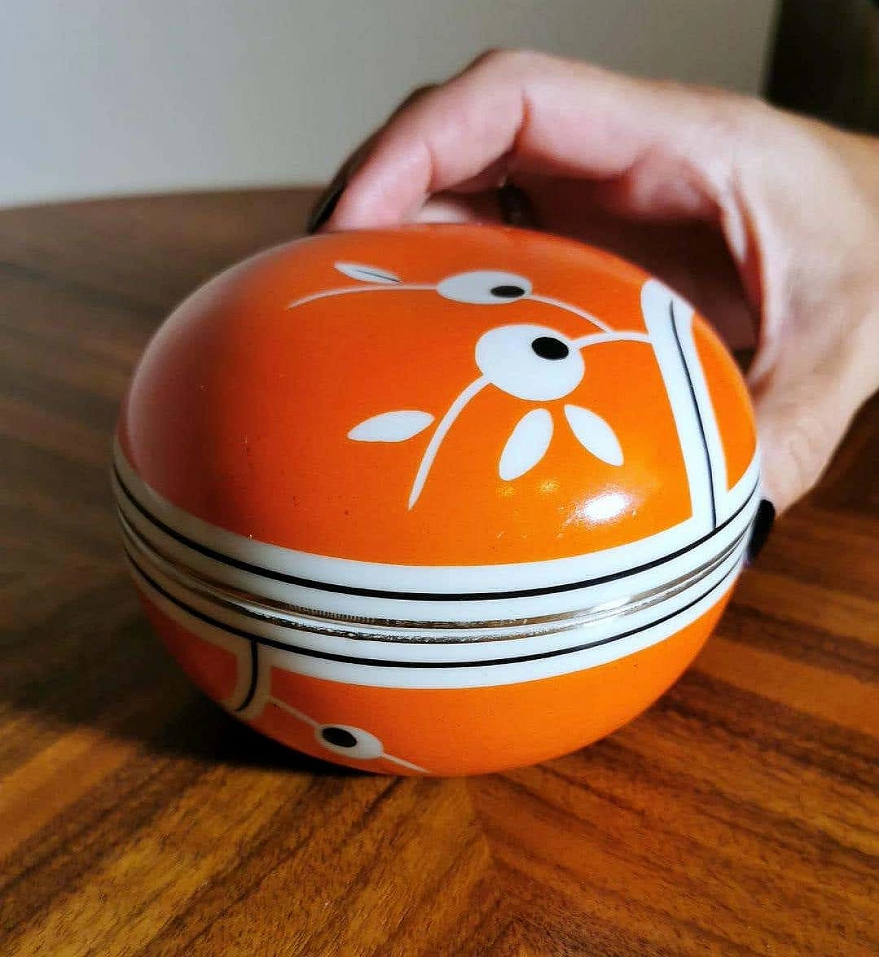Round box in orange and white porcelain, 40s 1357300