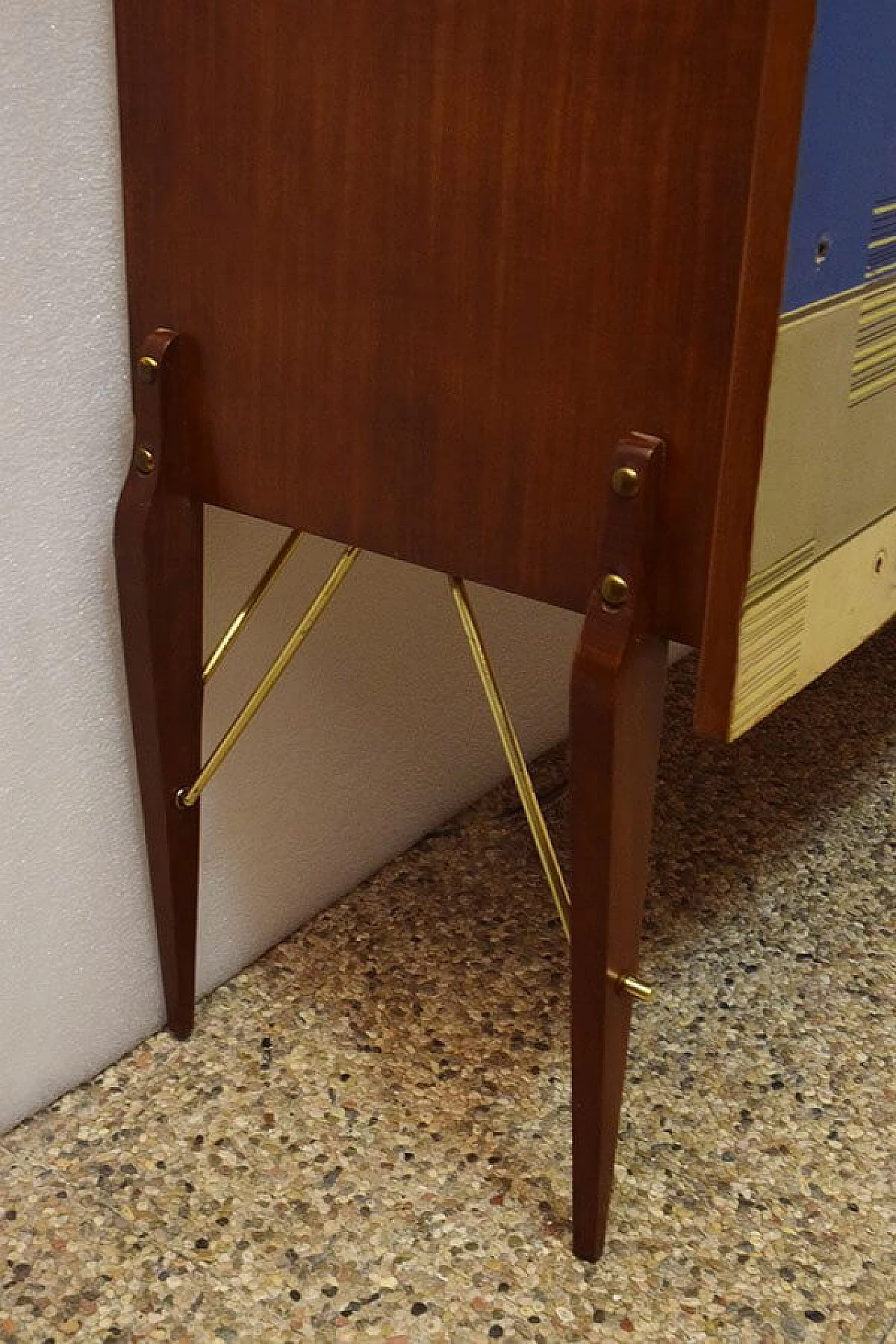 Decorative sideboard with internal light in rosewood, brass and plexiglass by Società Compensati Curvati, 50s 1357555