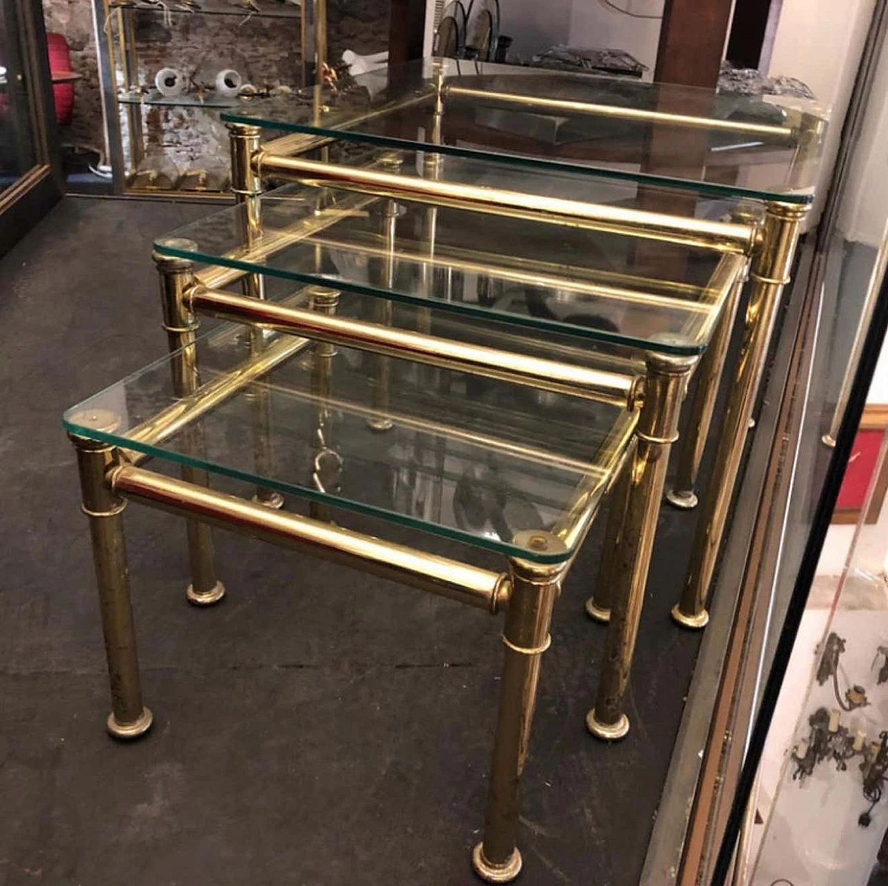 3 Nesting tables in brass and glass, 60s 1357783