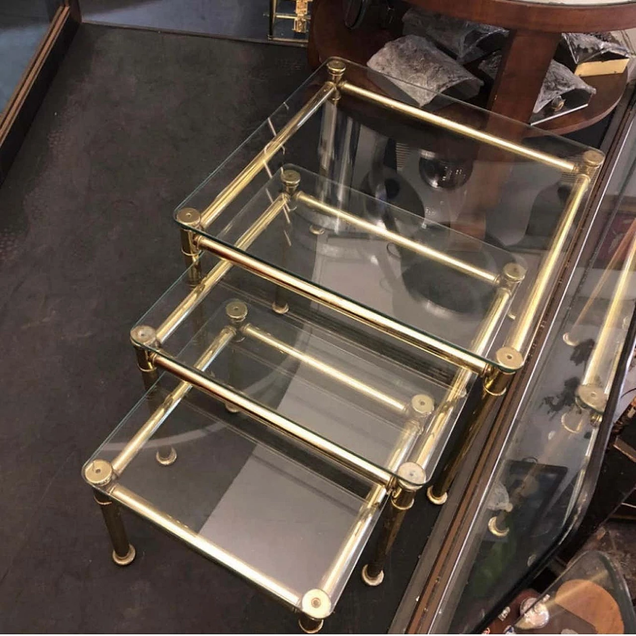 3 Nesting tables in brass and glass, 60s 1357788