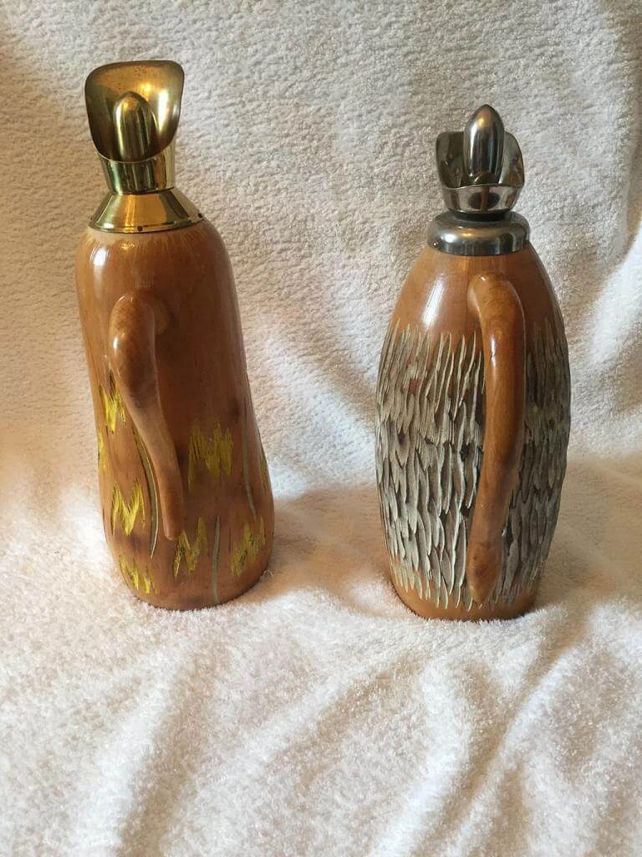 Pair of walnut shaped thermos decanter in wood and chromed metal by Aldo Tura for Macabo, 50s 1360279