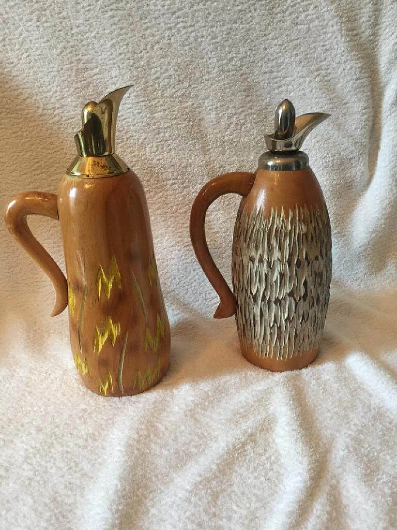 Pair of walnut shaped thermos decanter in wood and chromed metal by Aldo Tura for Macabo, 50s 1360280
