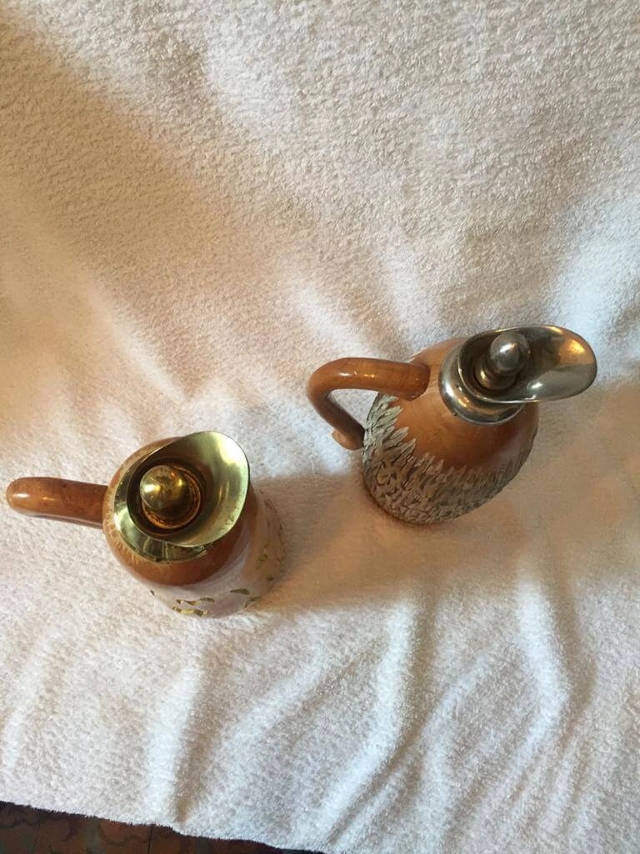 Pair of walnut shaped thermos decanter in wood and chromed metal by Aldo Tura for Macabo, 50s 1360282